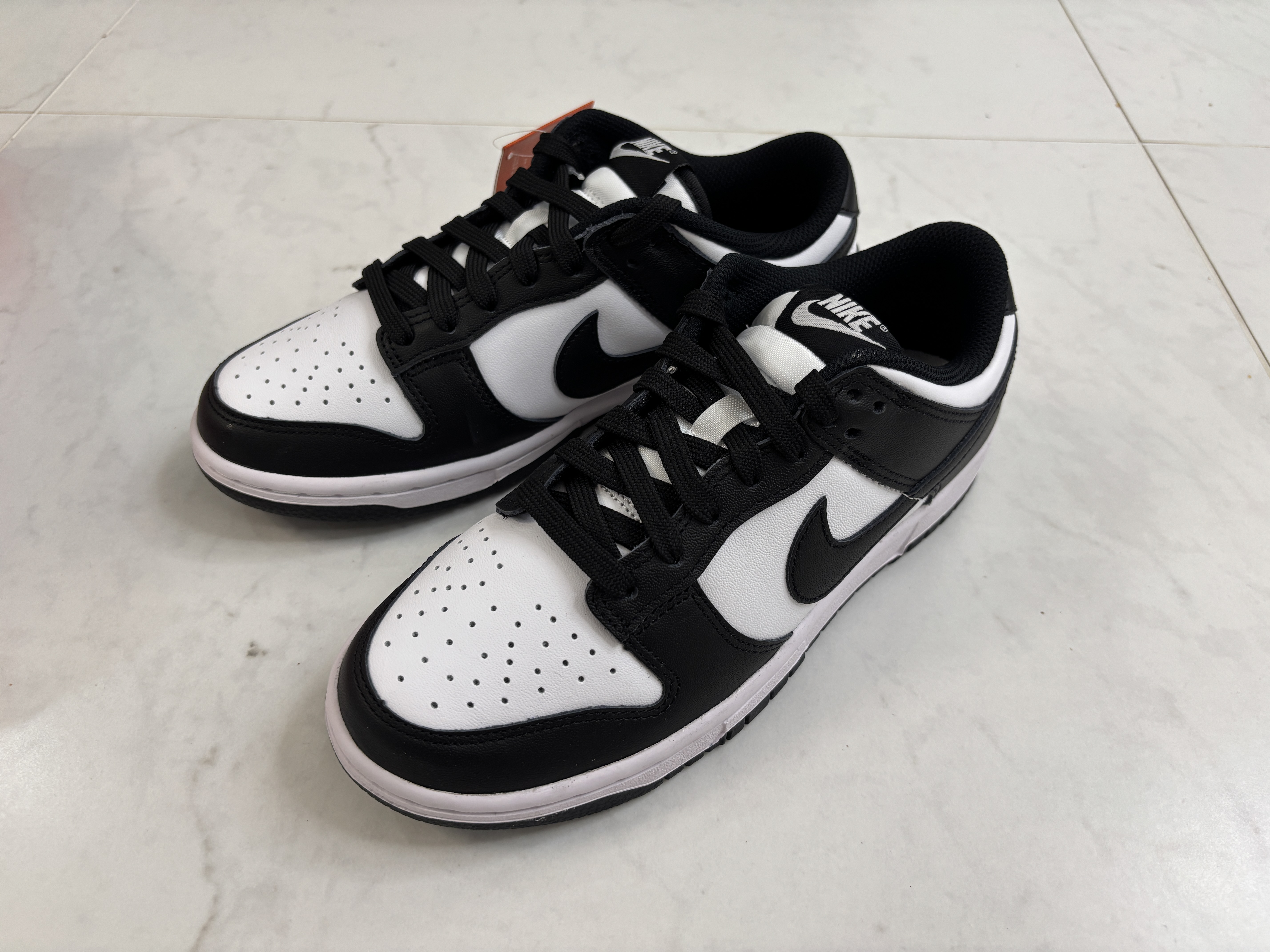 (W) Nike Dunk Low Black 착용 스타일 - 2