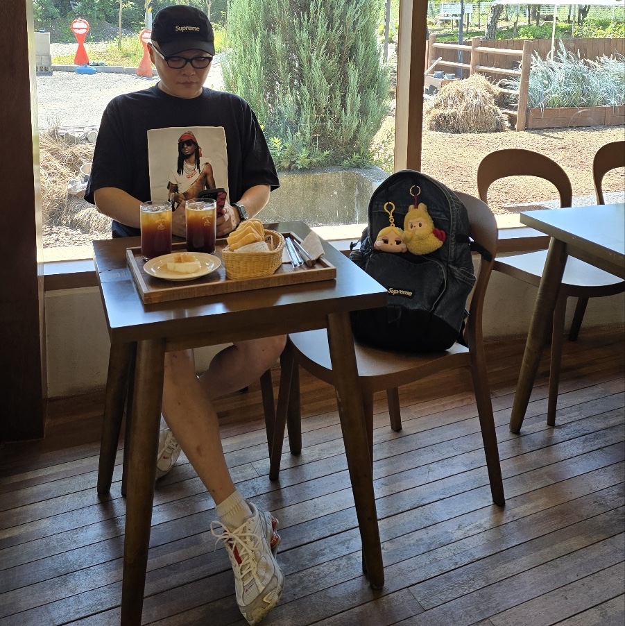 Supreme Playboi Carti T-Shirt Black - 25FW, Nike x Supreme Shox Ride 2 SP White 착용 스타일
