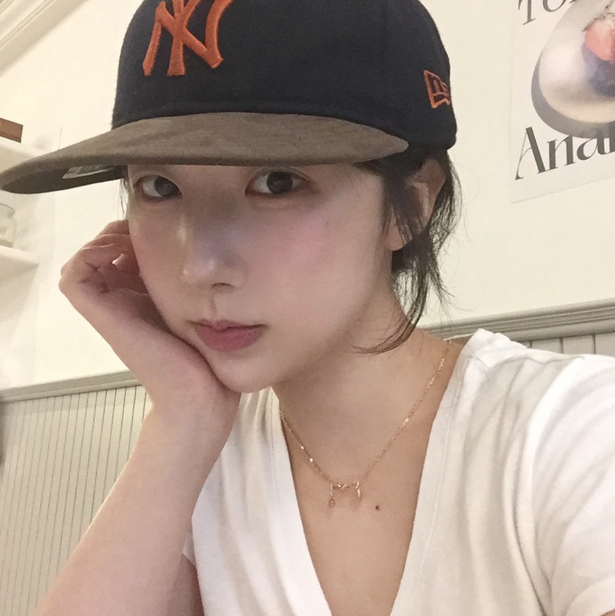 New Era x MoMA New York Yankees Retro Crown 9Fifty Adjustable Baseball Cap White Blue, New Era 59Fifty MLB Authentic New York Yankees Game Navy 착용 스타일 - 2