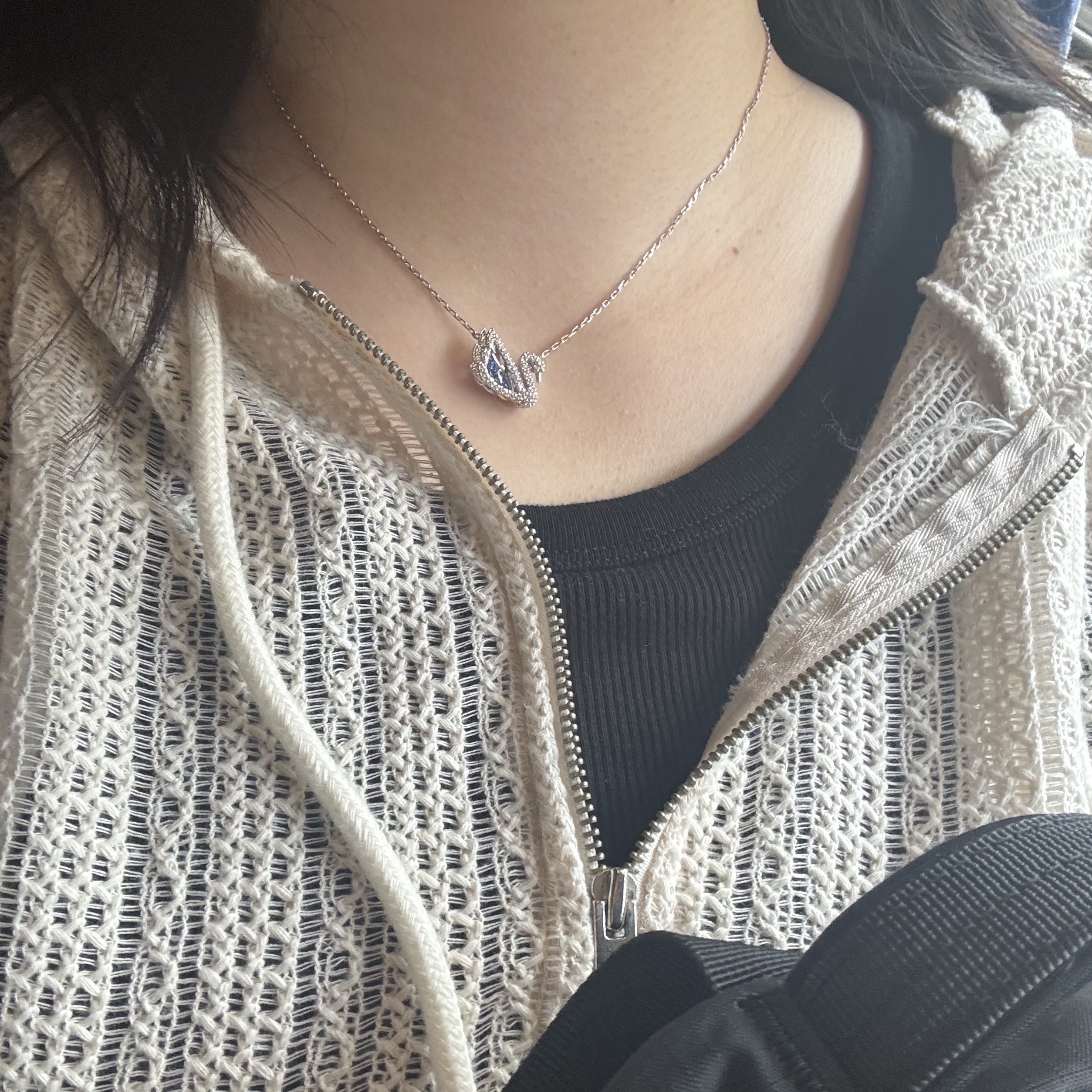 (W) Swarovski Dancing Swan Necklace Blue Rhodium Plated 착용 스타일