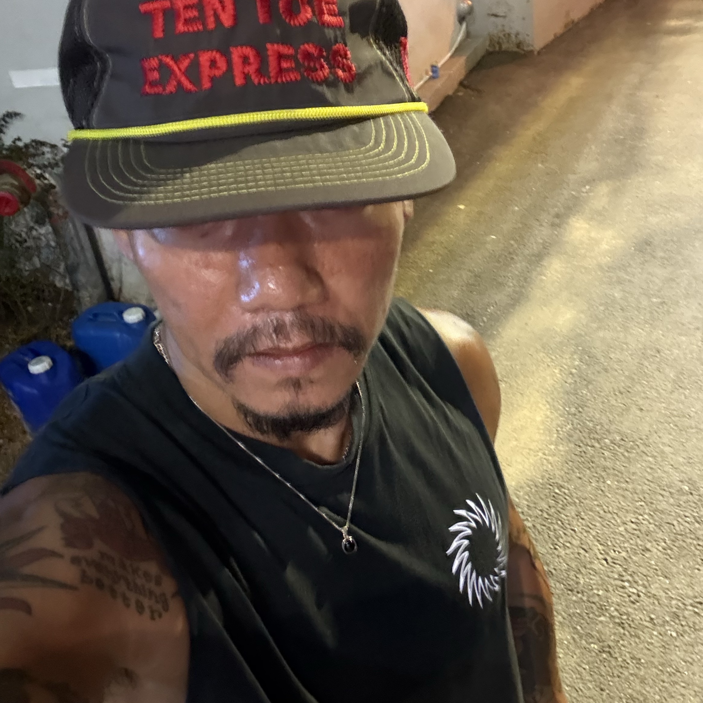 Alex Zono Ten Toe Express Trucker Hat Brown 착용 스타일