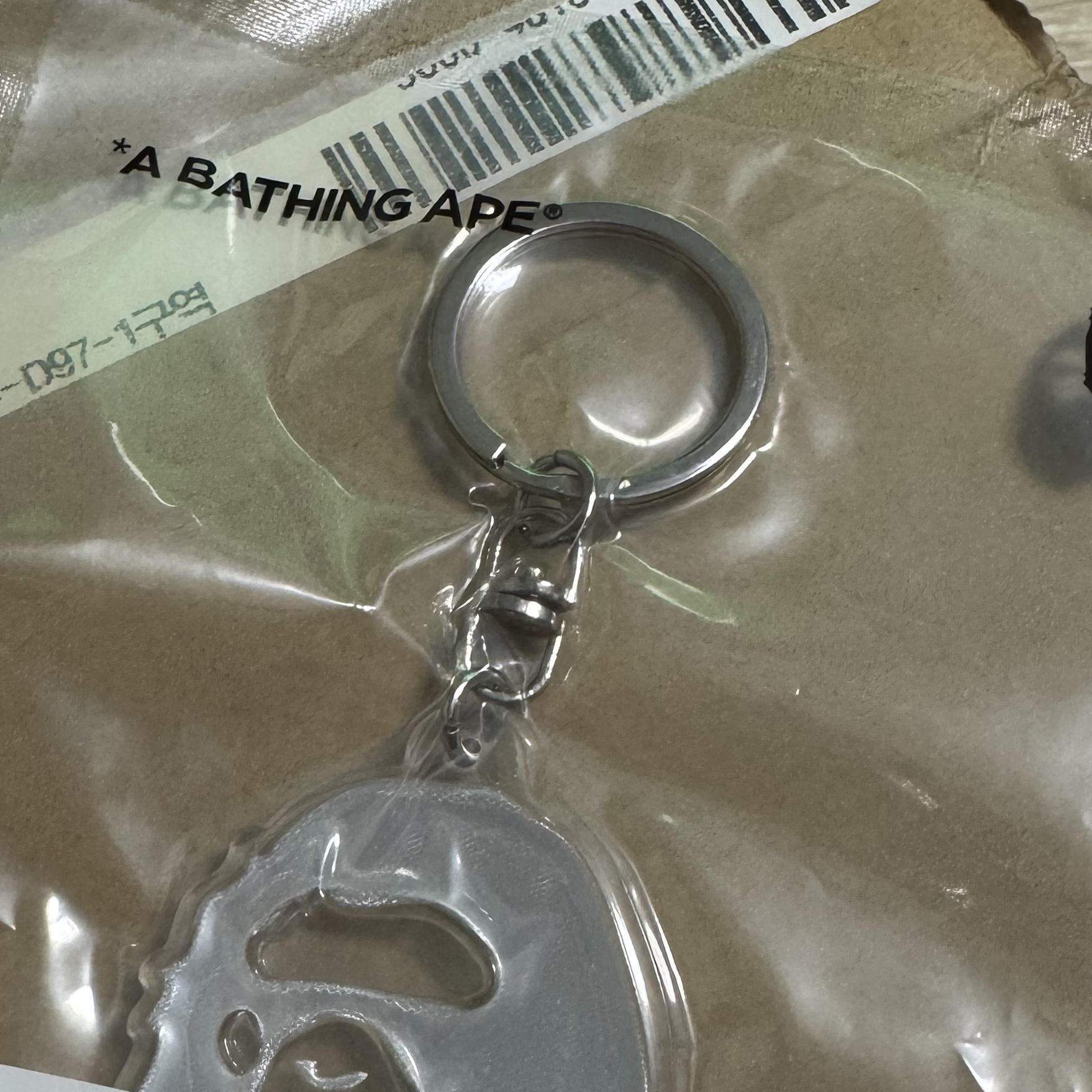 BAPE Ape Head Reflective Keychain White 착용 스타일