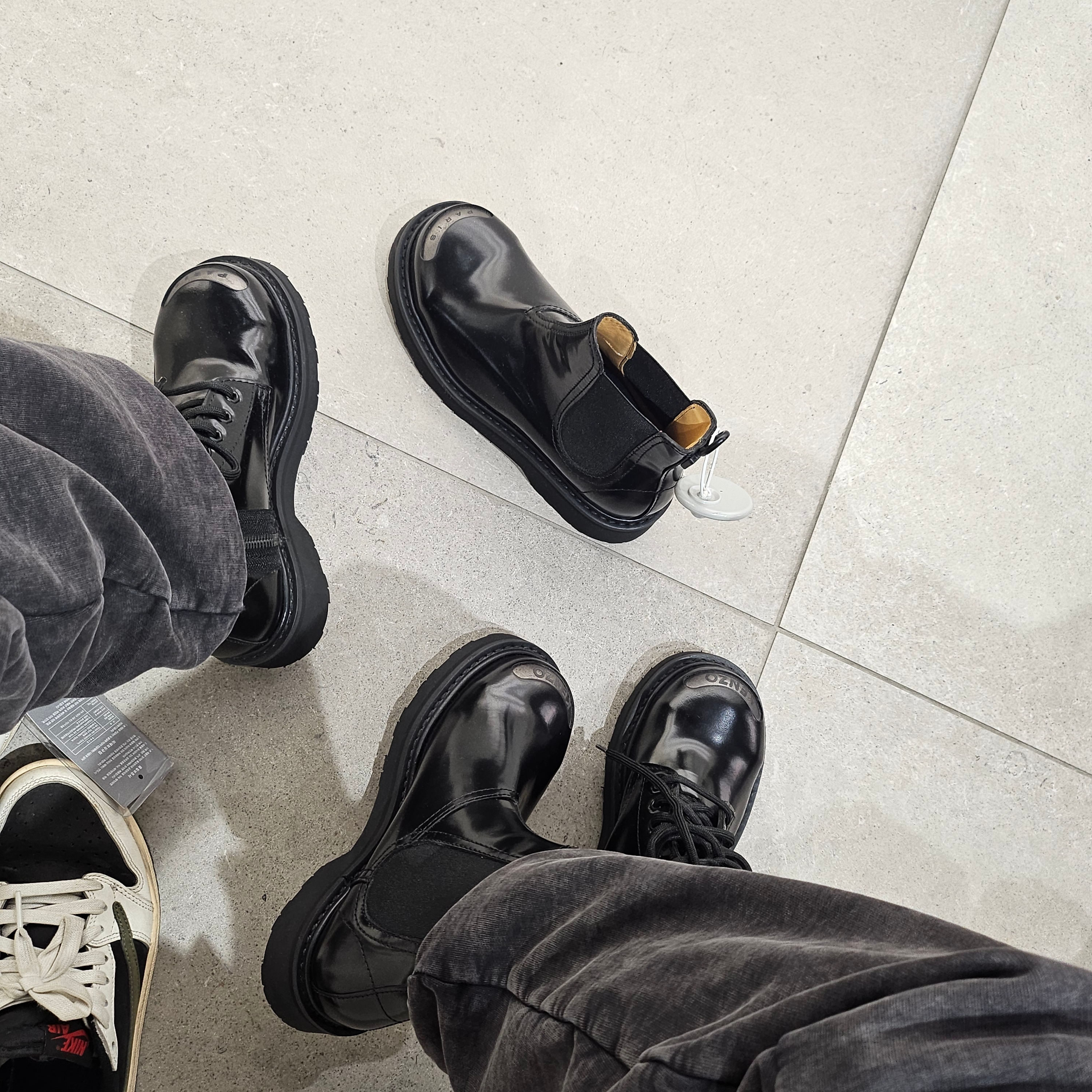 Kenzo Smile Derby Shoes Black 착용 스타일 - 2