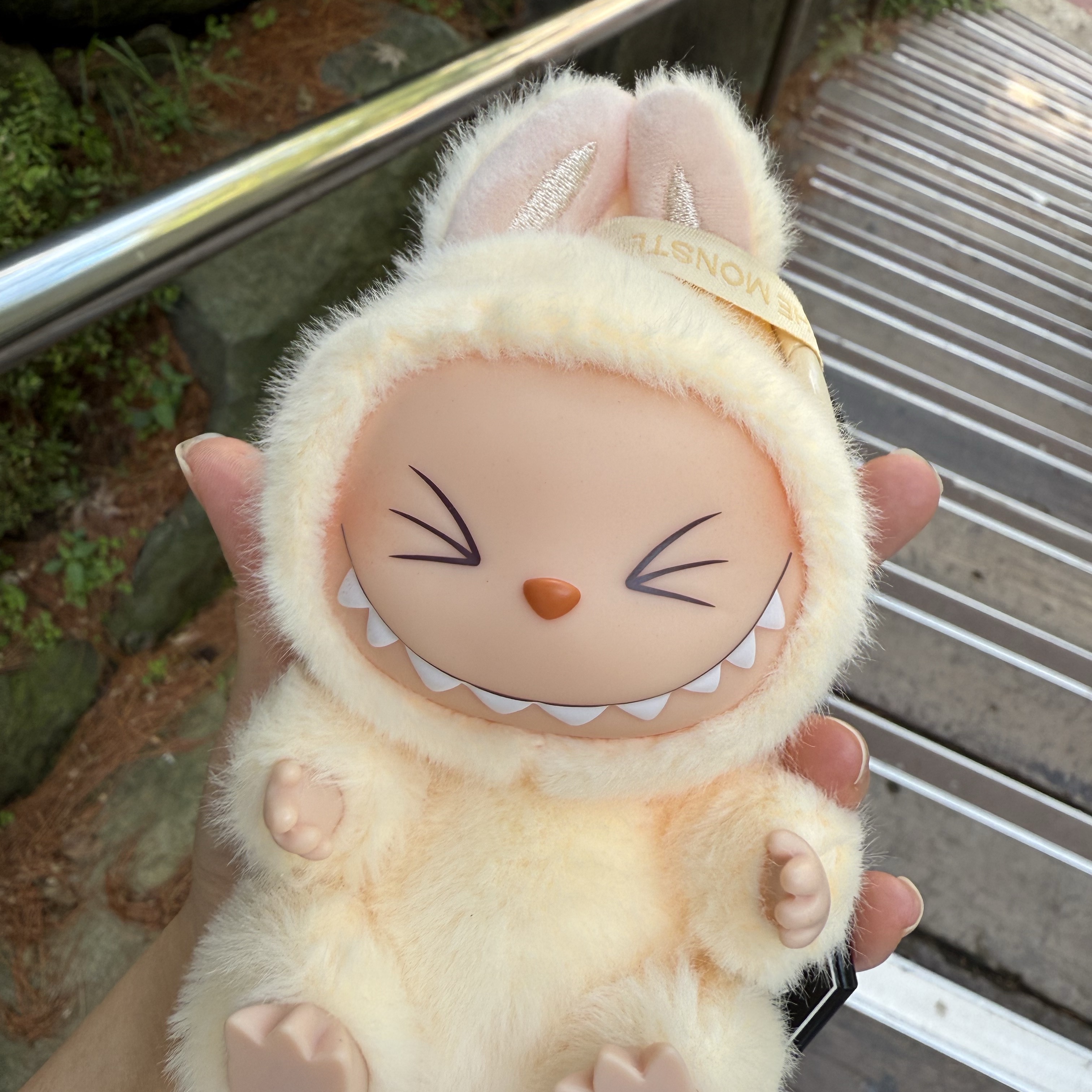Pop Mart Labubu Let's Play Together Doll Series Sisi Keyring (Opened Case) 착용 스타일