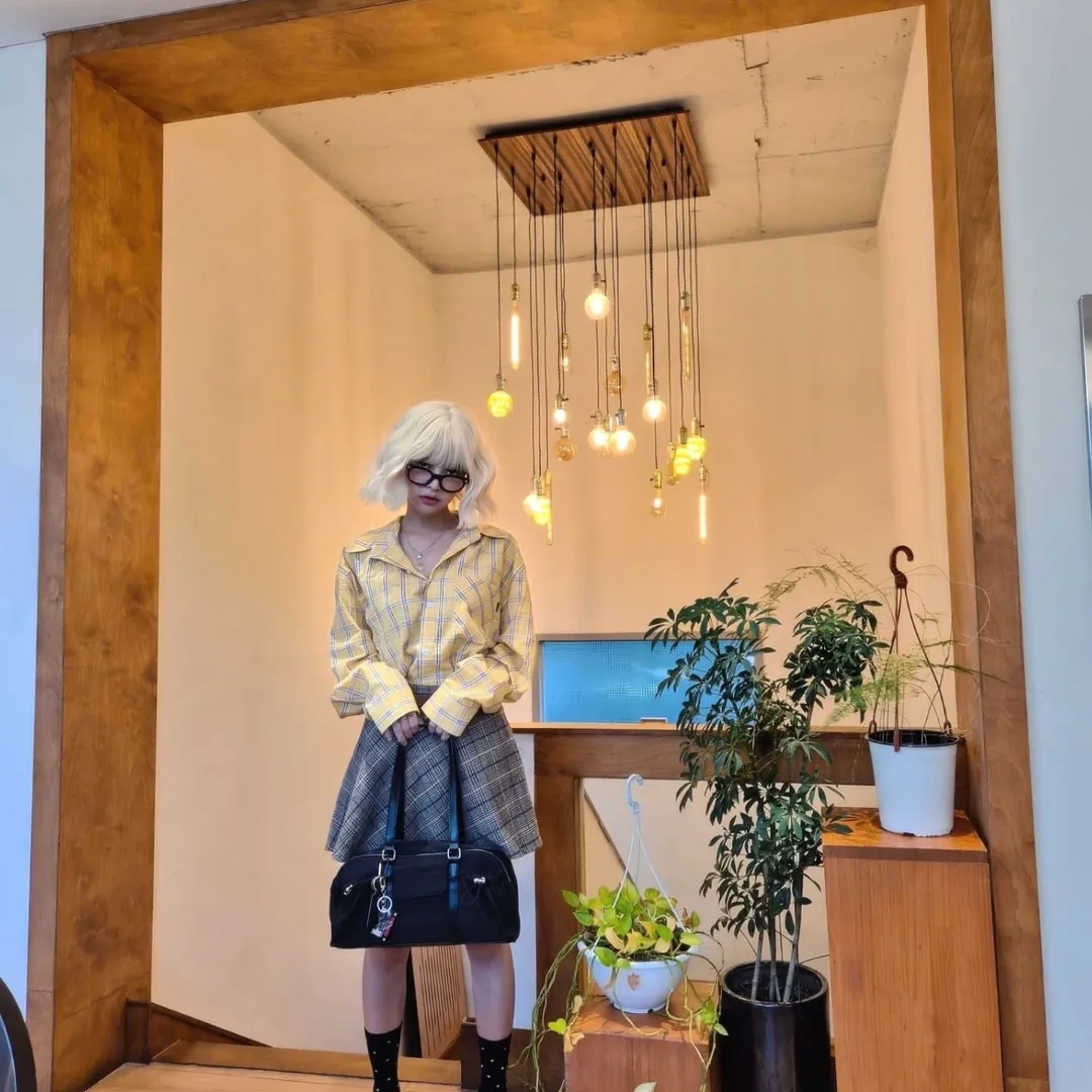 Threecheers Rose 01 Op Round black 착용 스타일 - 2