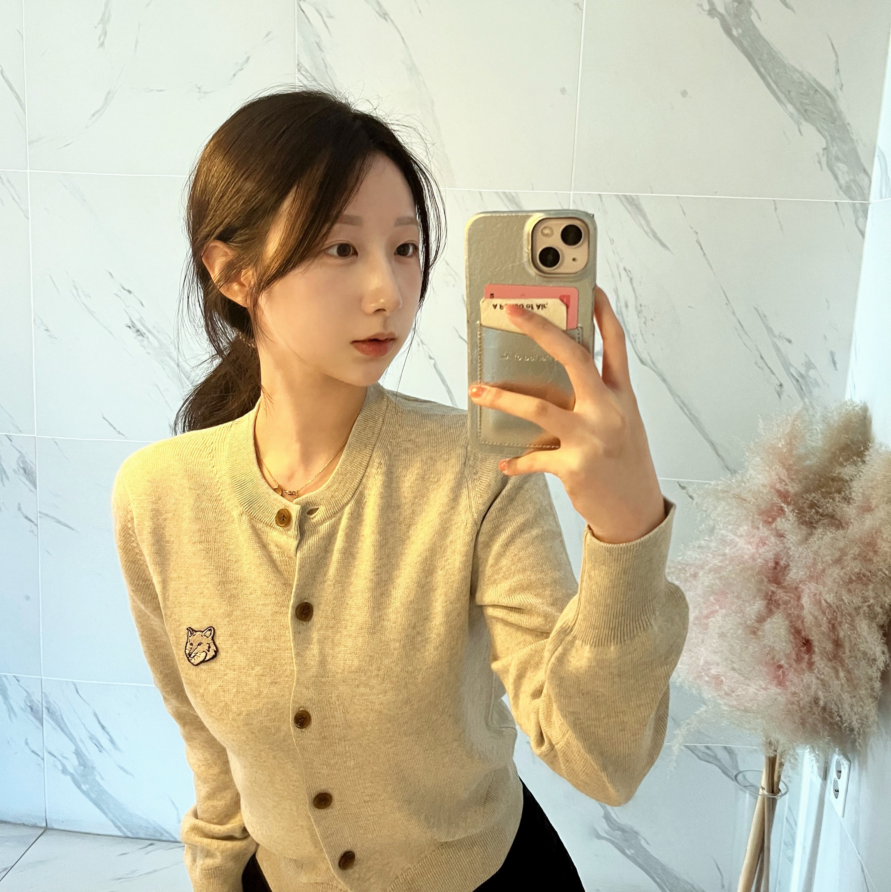(W) Maison Kitsune Bold Fox Head Patch Regular Cardigan Light Grey Melange 착용 스타일 - 1