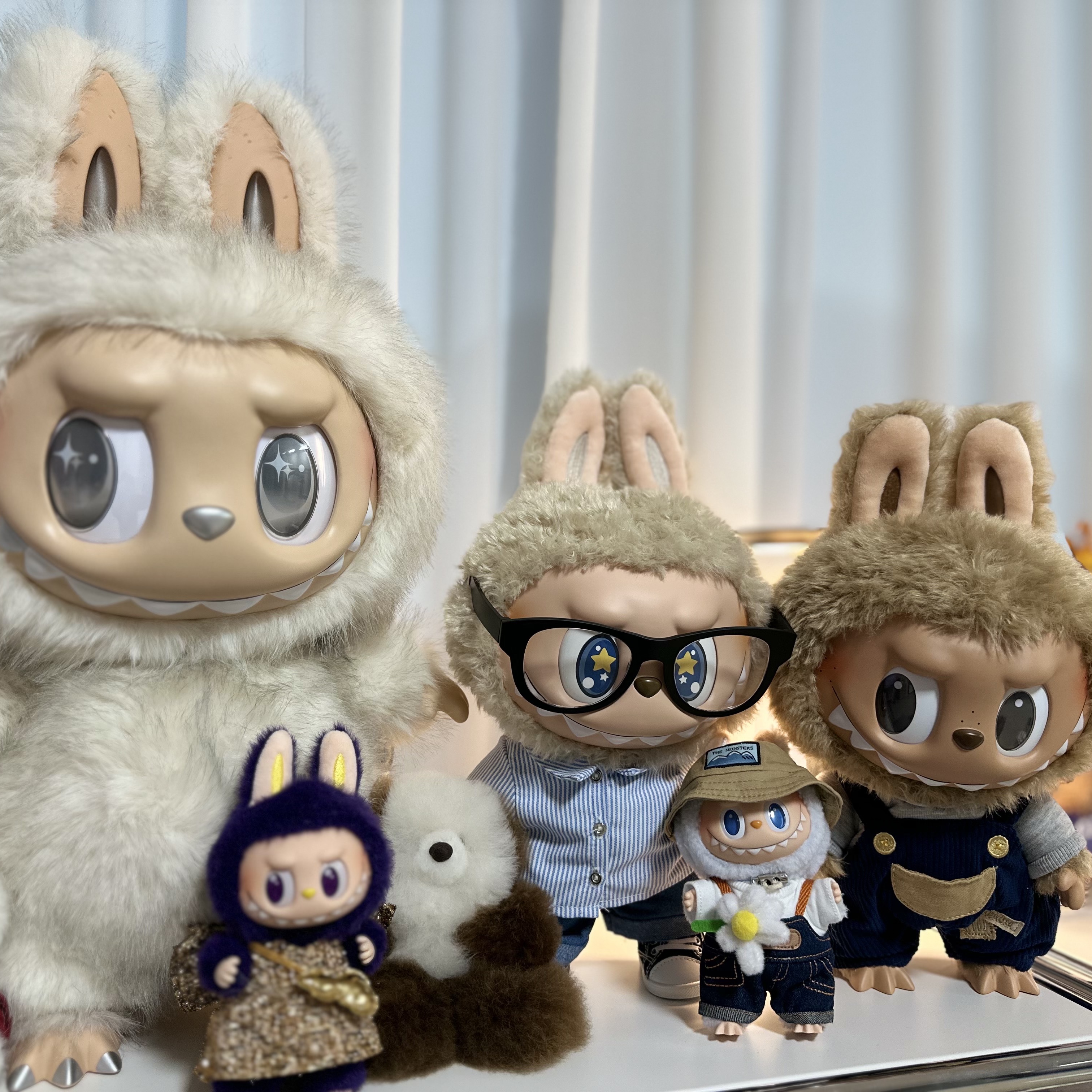 Pop Mart Labubu Flip with Me Doll, Pop Mart Labubu Time To Chill Vinyl Plush Doll 착용 스타일