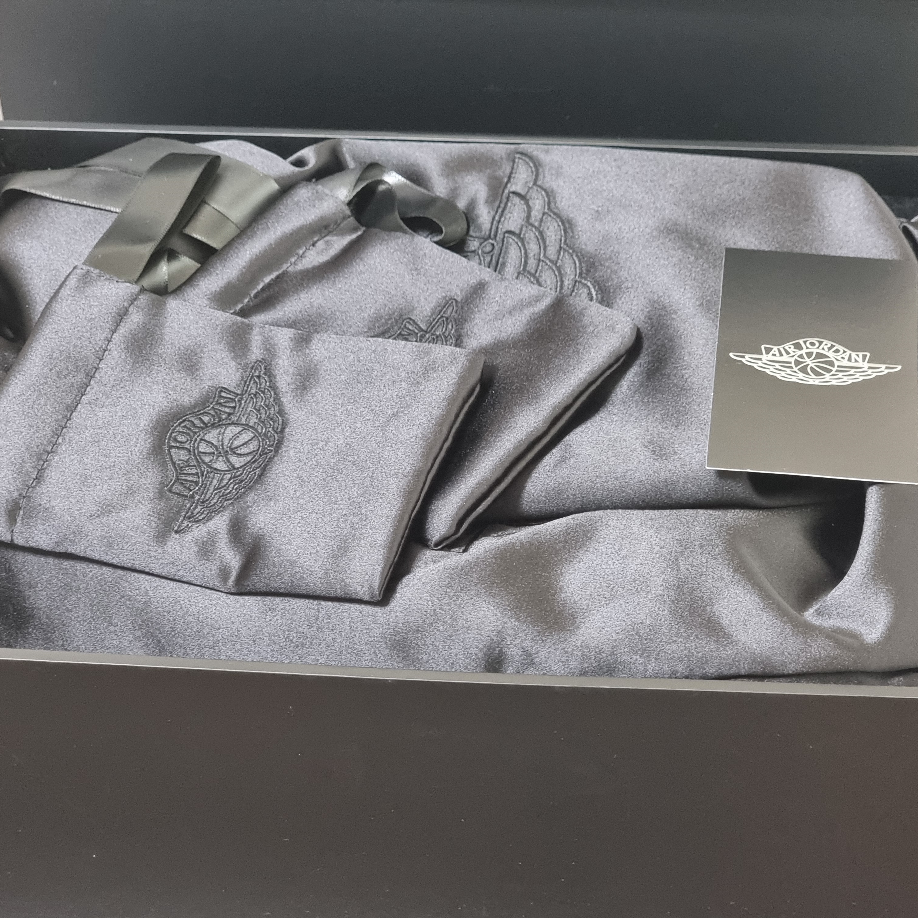 (W) Jordan 1 x Swarovski Low OG Crystal 착용 스타일 - 1