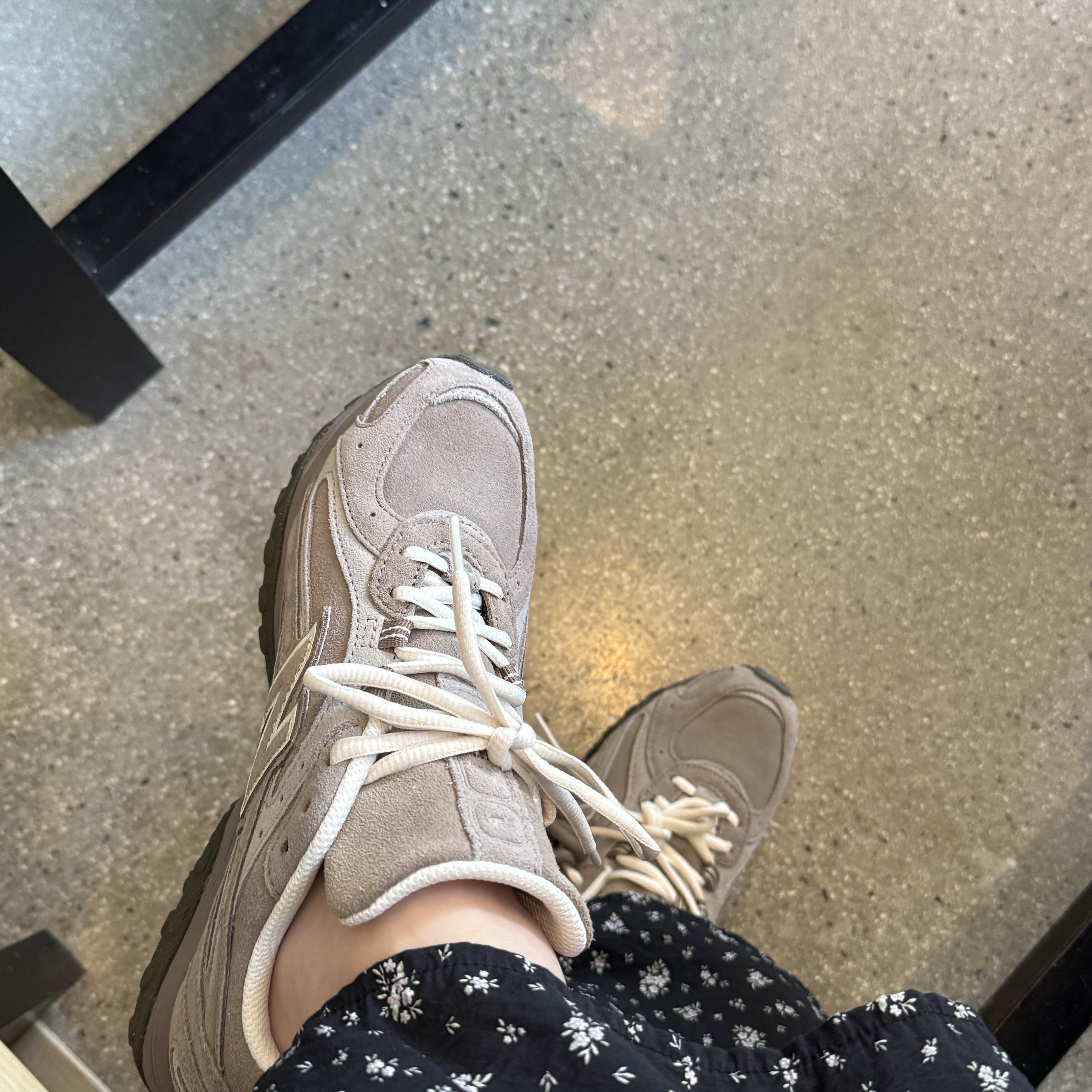 New Balance 204L Suede Mushroom Arid Stone 착용 스타일