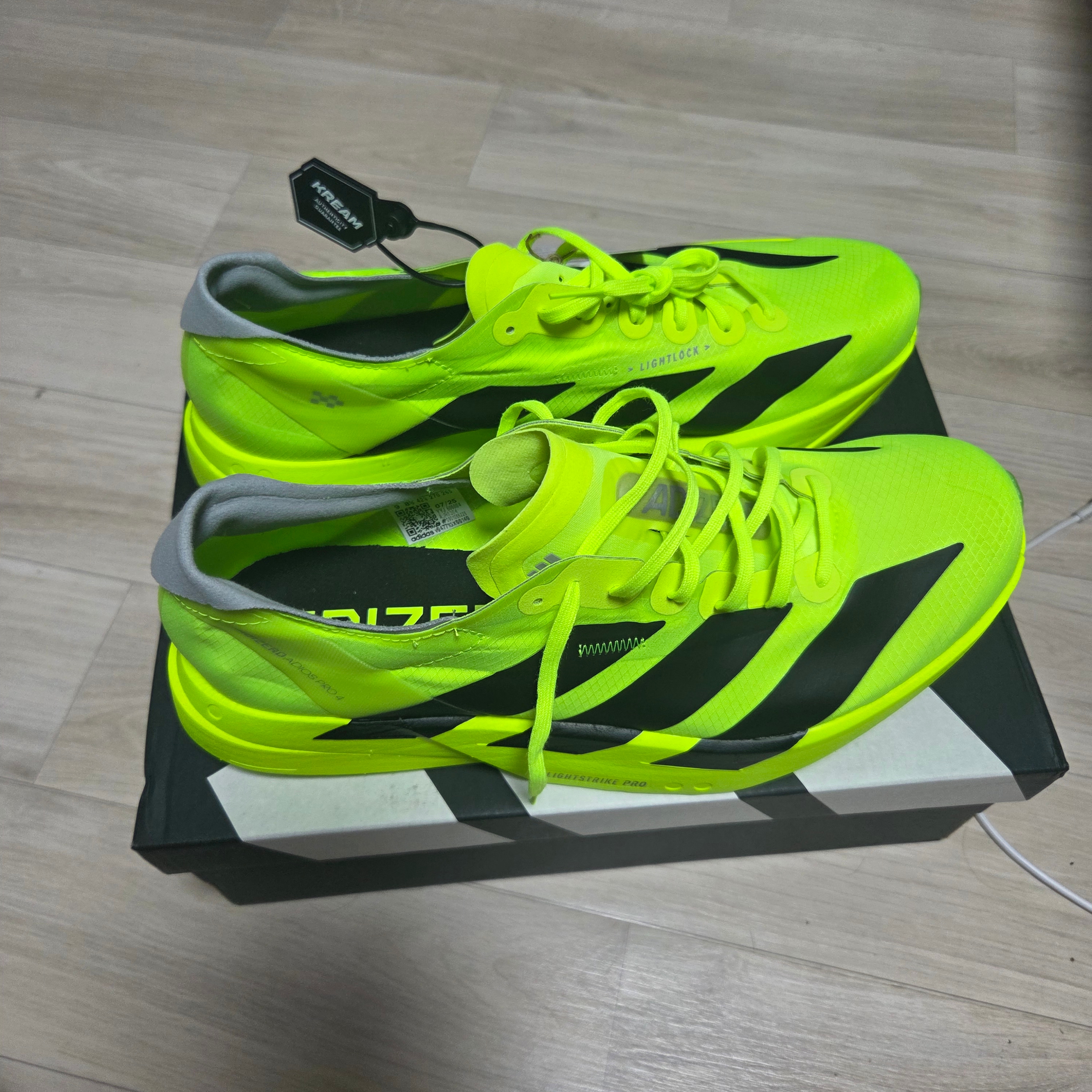 Adidas Adizero Adios Pro 4 Lucid Lemon Core Black 착용 스타일 - 2