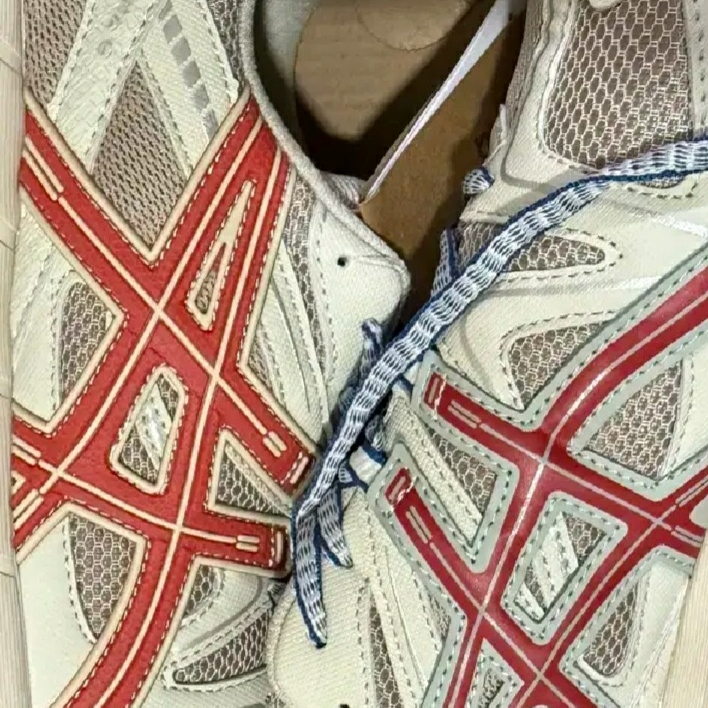 Asics Gel-Kahana 8 Putty Fiery Red 착용 스타일