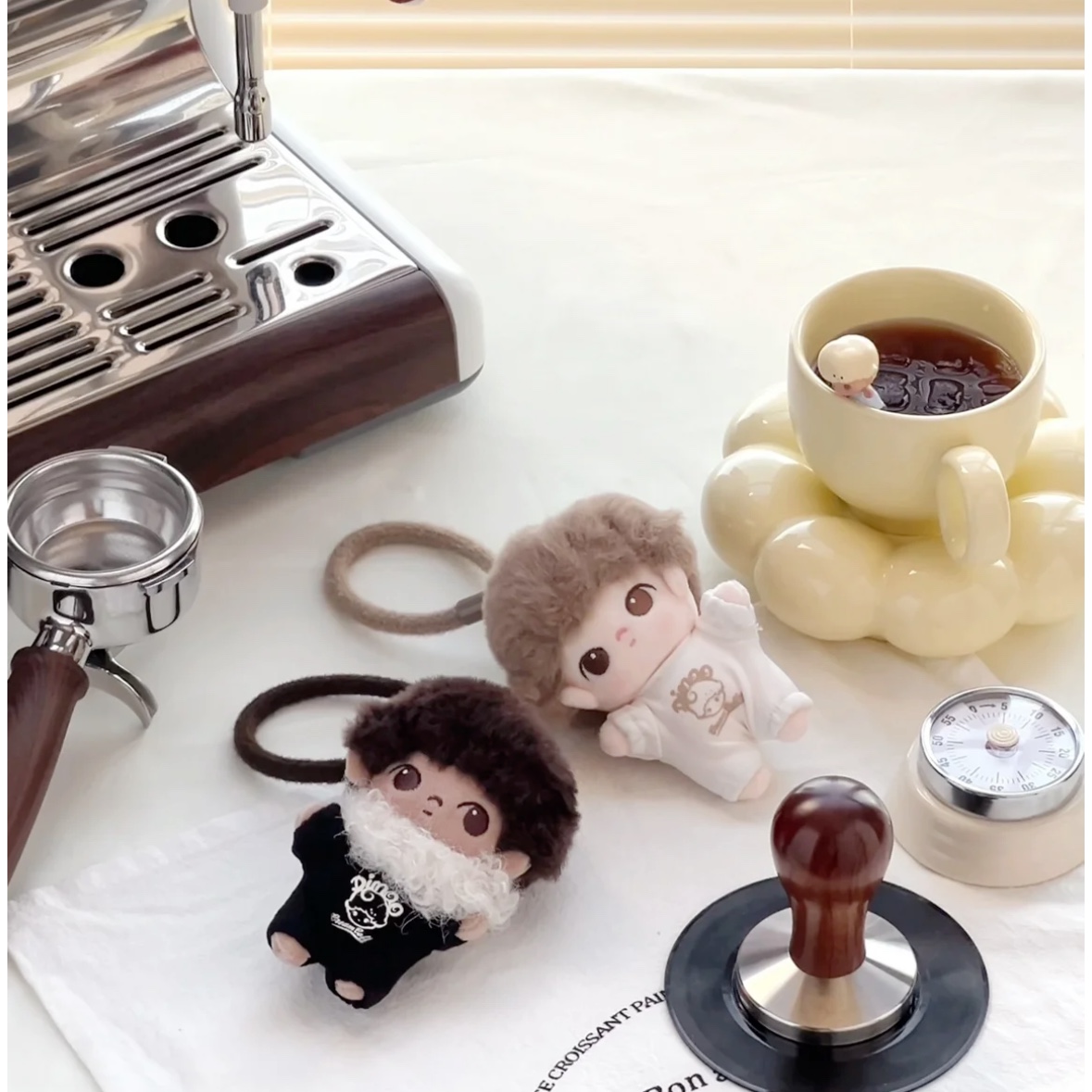 Pop Mart Dimoo Crush On Coffee Series Soft Faced Plush Keychain Heartfelt Espresso (Opened Case), Pop Mart Dimoo Crush On Coffee Series Soft Faced Plush Keychain Aromatic Mocha (Opened Case) 착용 스타일