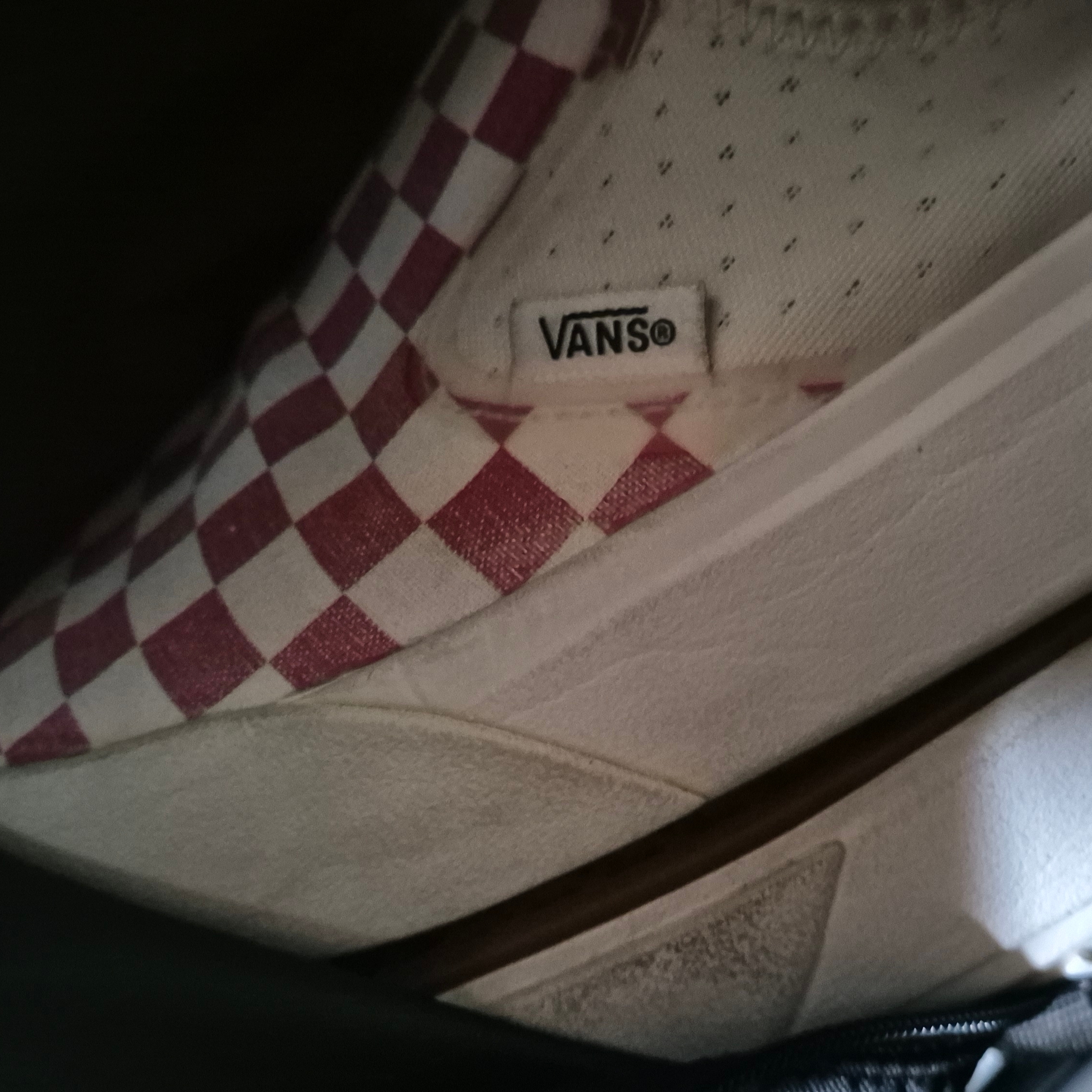 Vans ComfyCush One Checkerboard Racing Red Marshmallow 착용 스타일