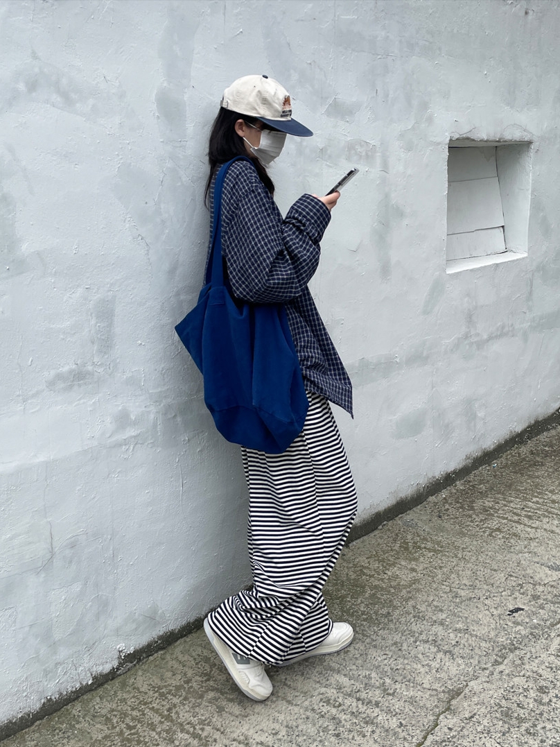 Hello Sunrise 90s Logo 6Panel Cap Beige & Navy 착용 스타일 - 3