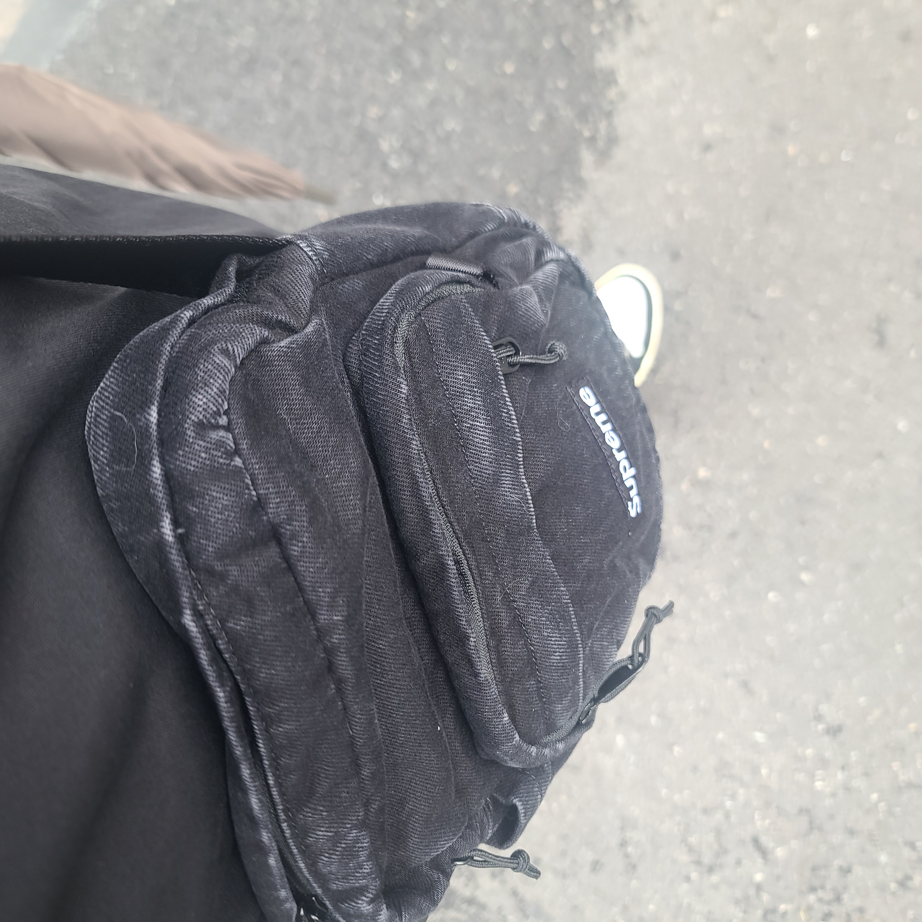 Supreme Denim Shoulder Bag Black - 25FW 착용 스타일