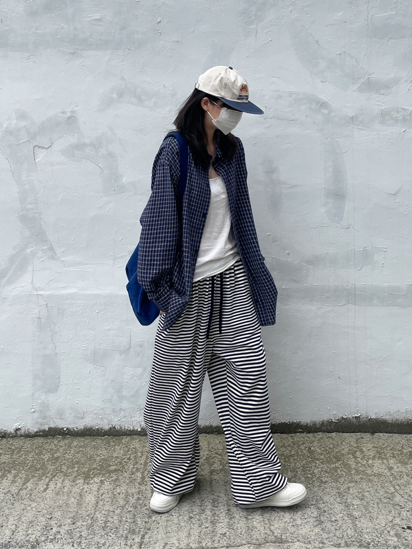 Hello Sunrise 90s Logo 6Panel Cap Beige & Navy 착용 스타일 - 5