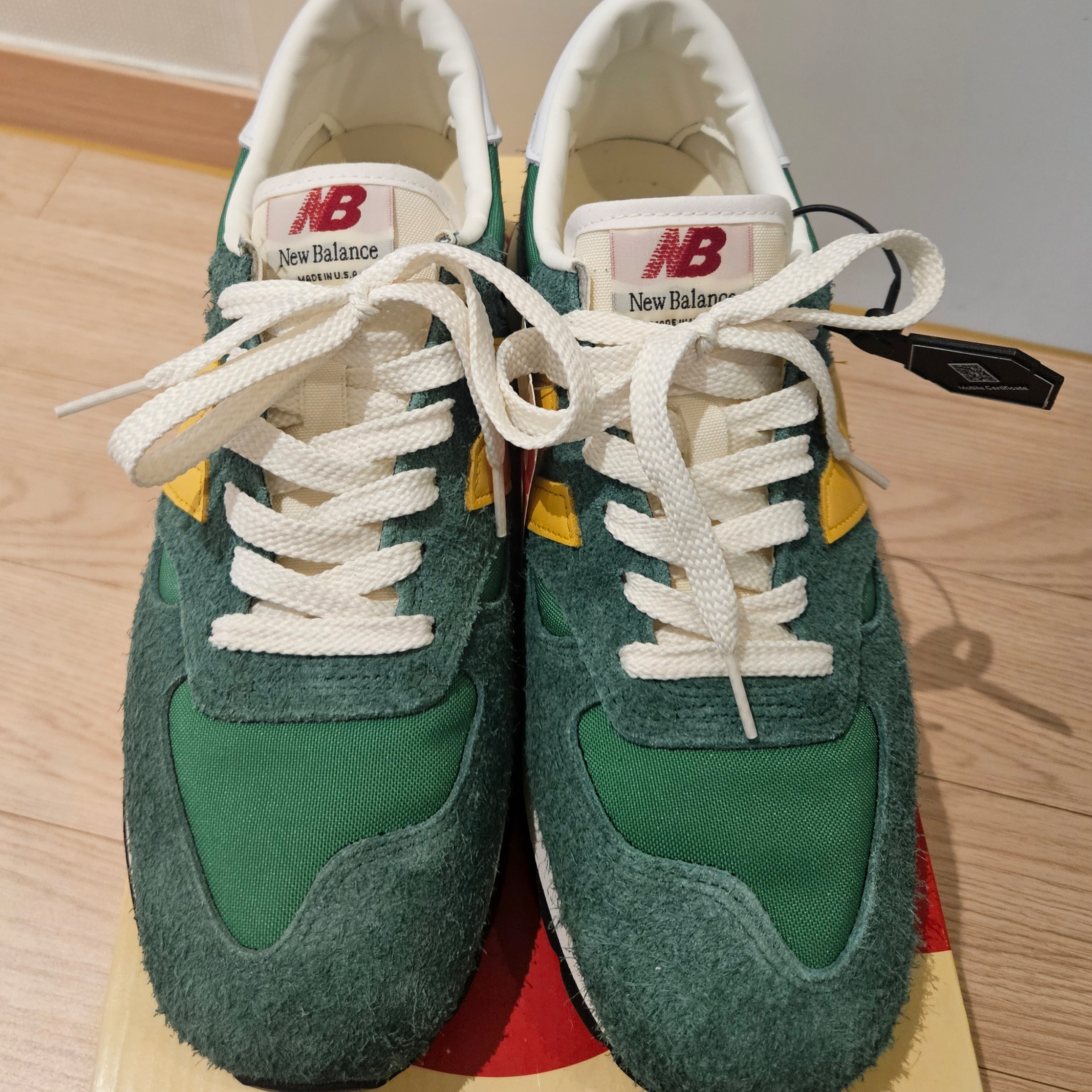 New Balance 990v1 Made in USA Green Gold 착용 스타일 - 1
