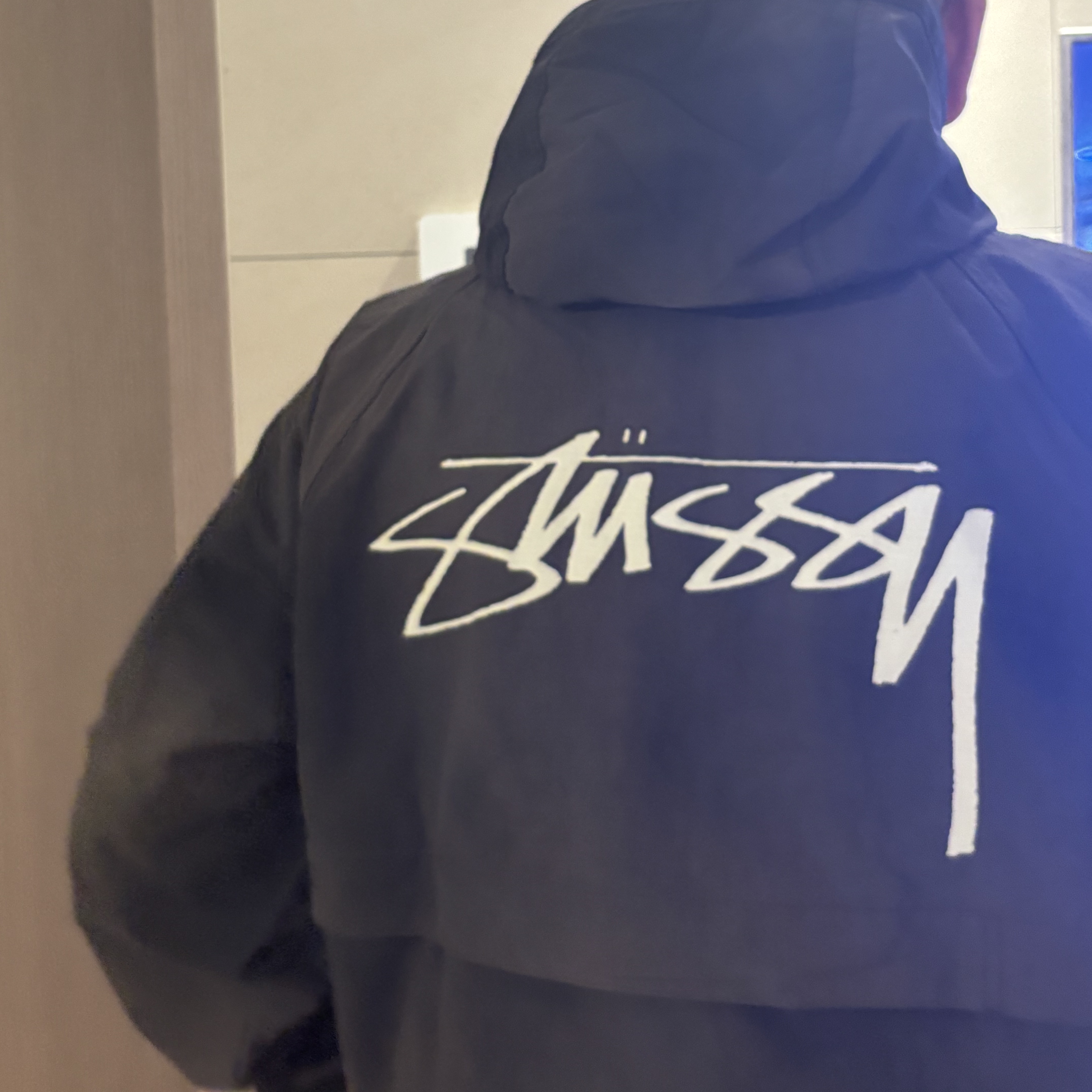 Stussy Wave Dye Beach Shell Jacket Black 착용 스타일