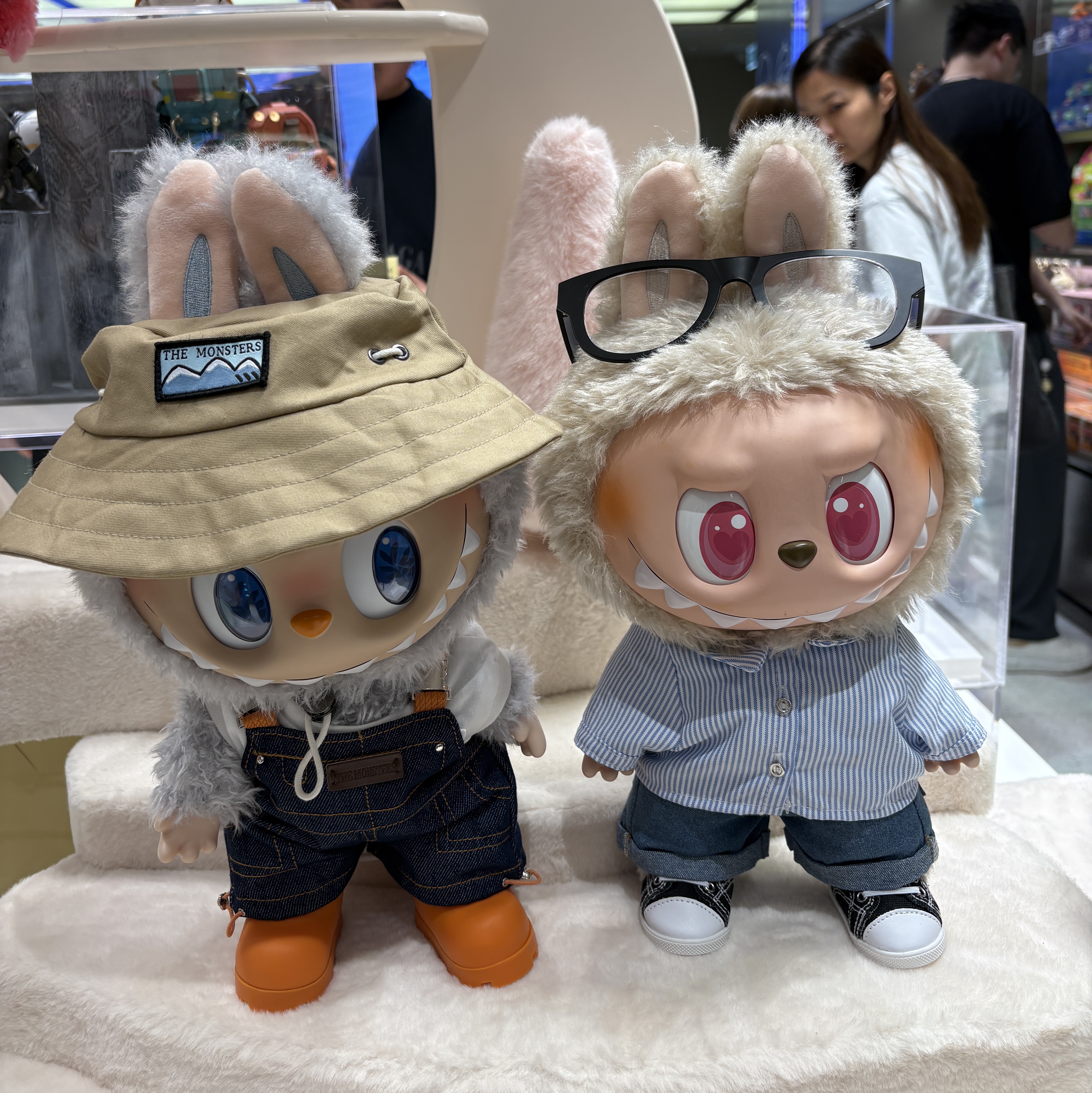 Pop Mart Fall In Wild Labubu Series Toy Keyring 착용 스타일