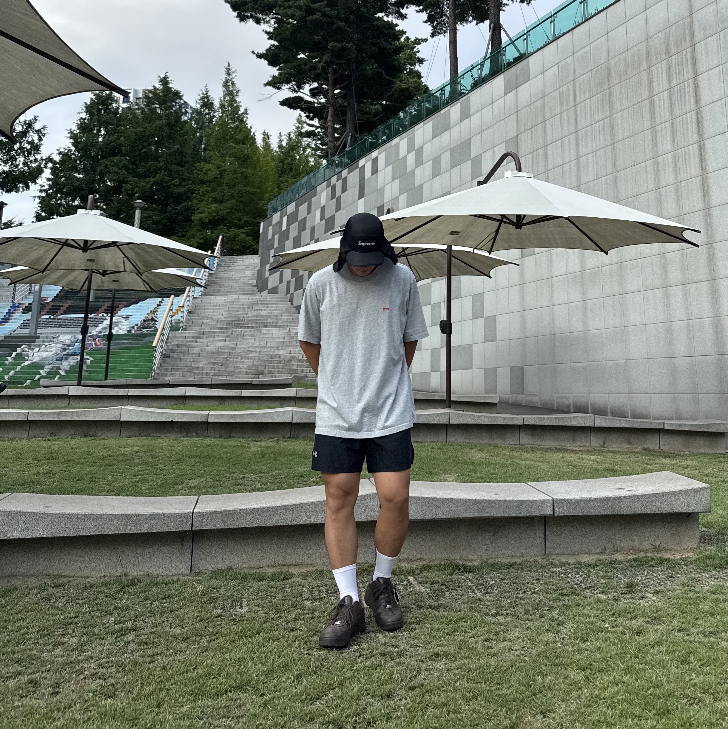 Supreme Mesh Sunshield Camp Cap Black - 24SS, Nike x Supreme Air Force 1 Low Baroque Brown 착용 스타일 - 1