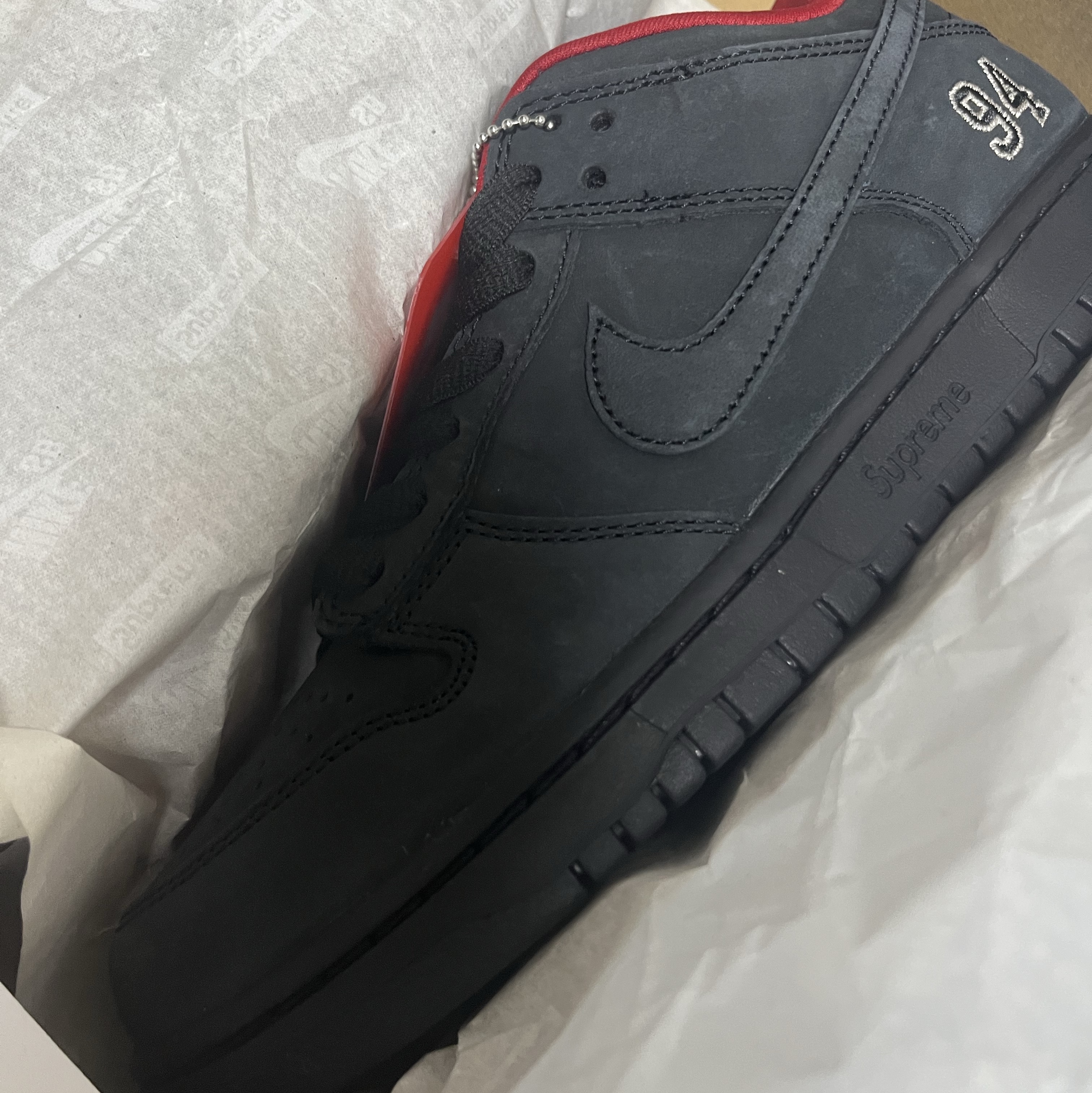 Nike x Supreme SB Dunk Low Black 착용 스타일