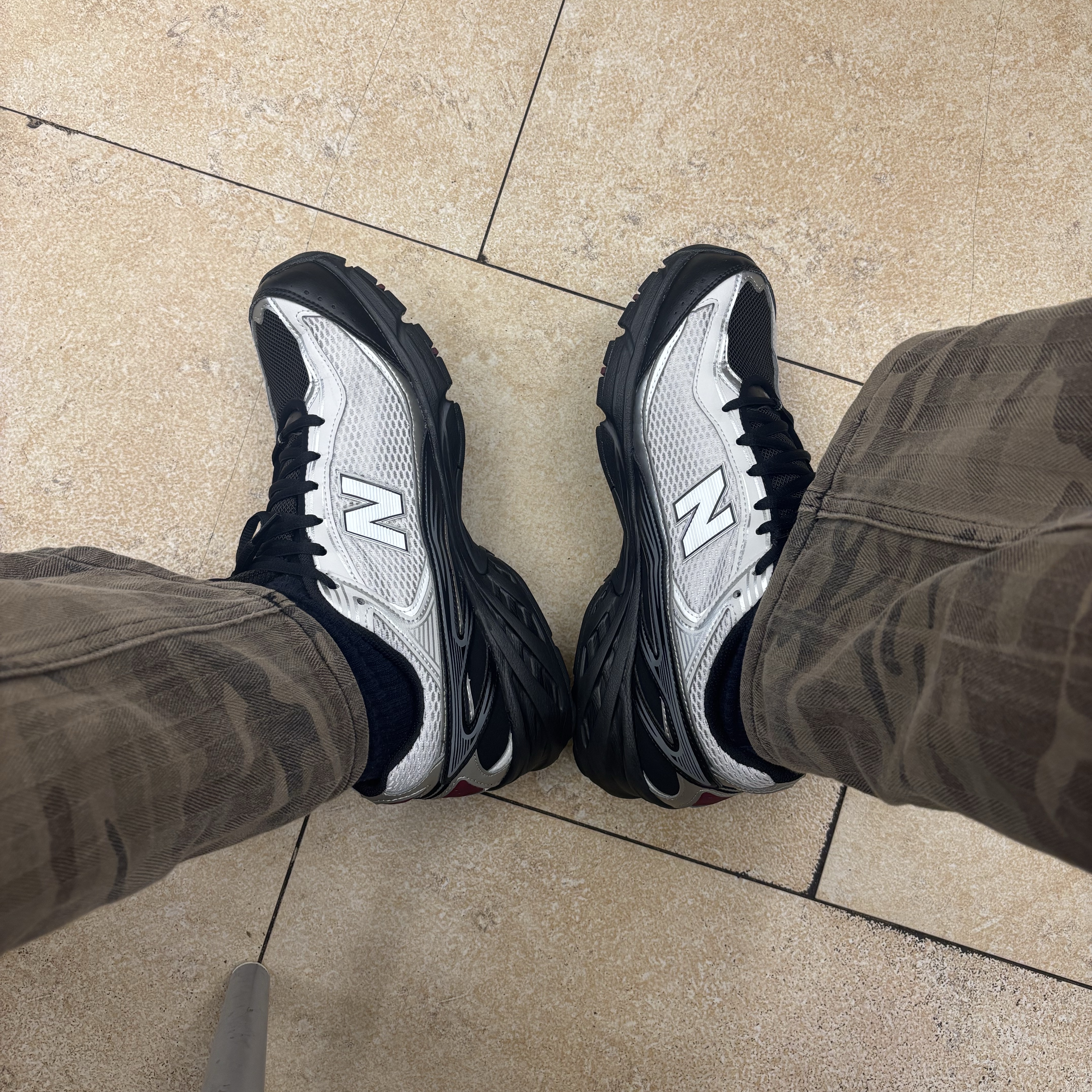 New Balance 509 Black Gray 착용 스타일