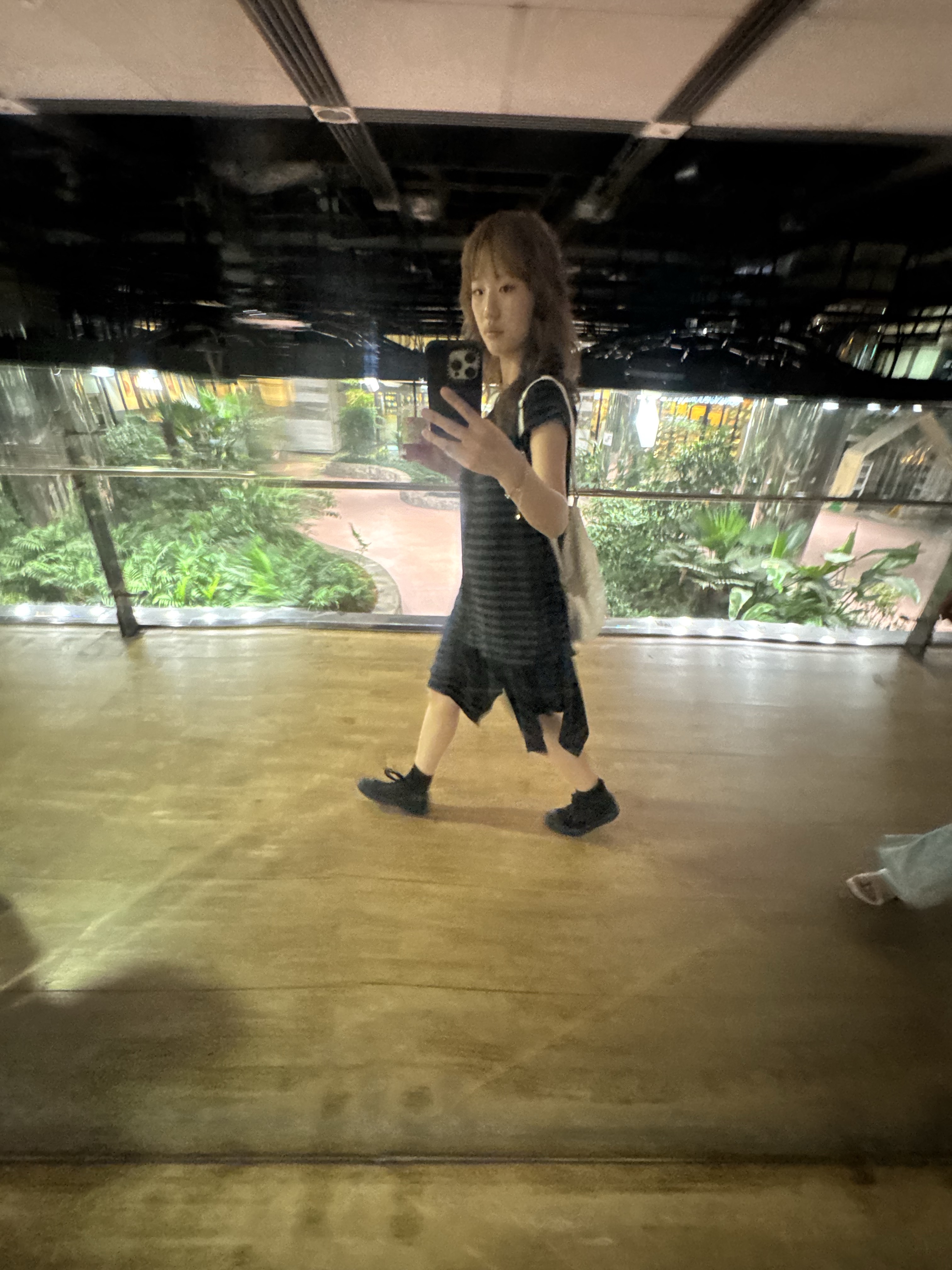 Converse Chuck Taylor All Star Hi Classic Black Monochrome 착용 스타일 - 3