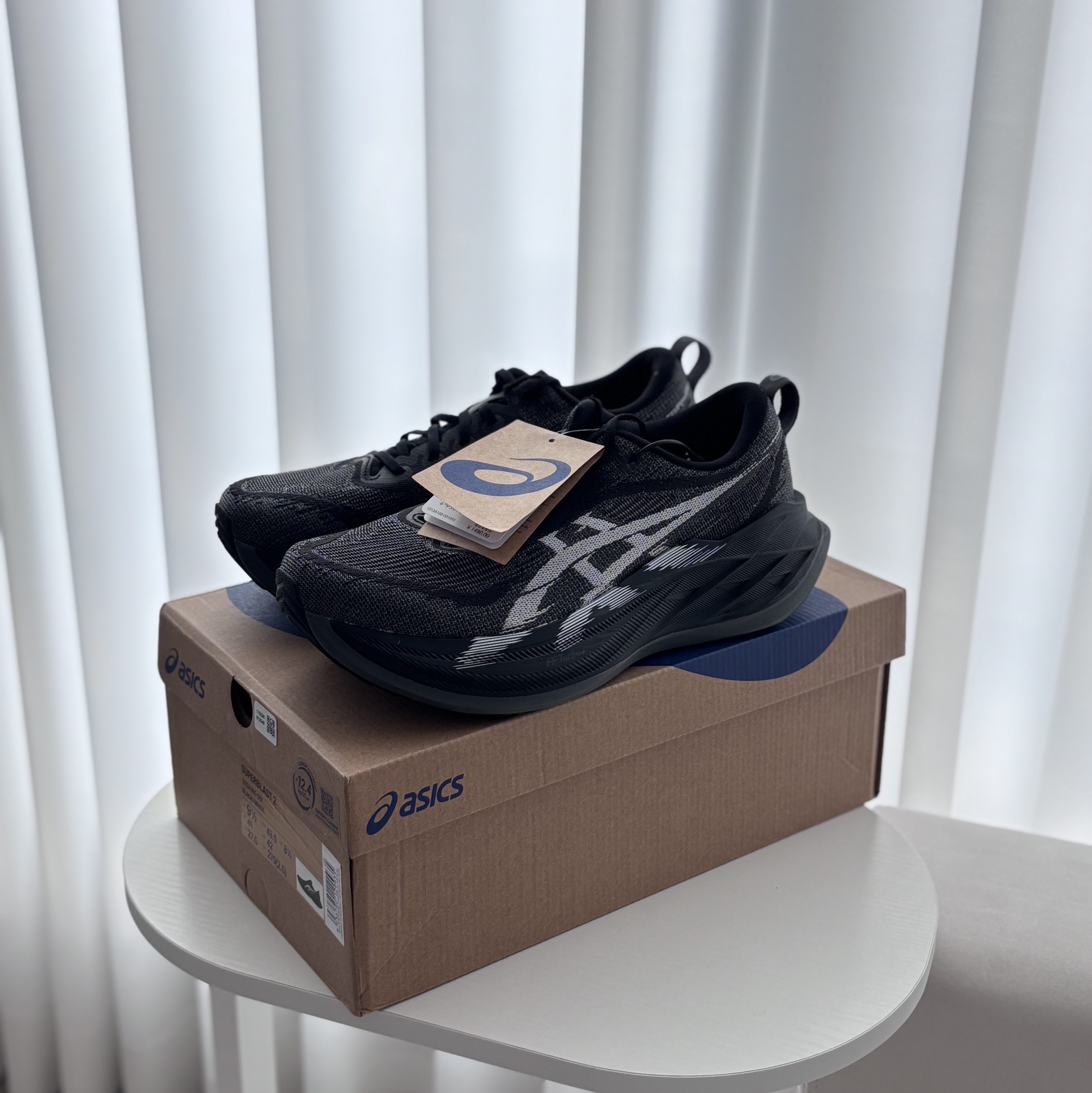 Asics Superblast 2 Black White 착용 스타일