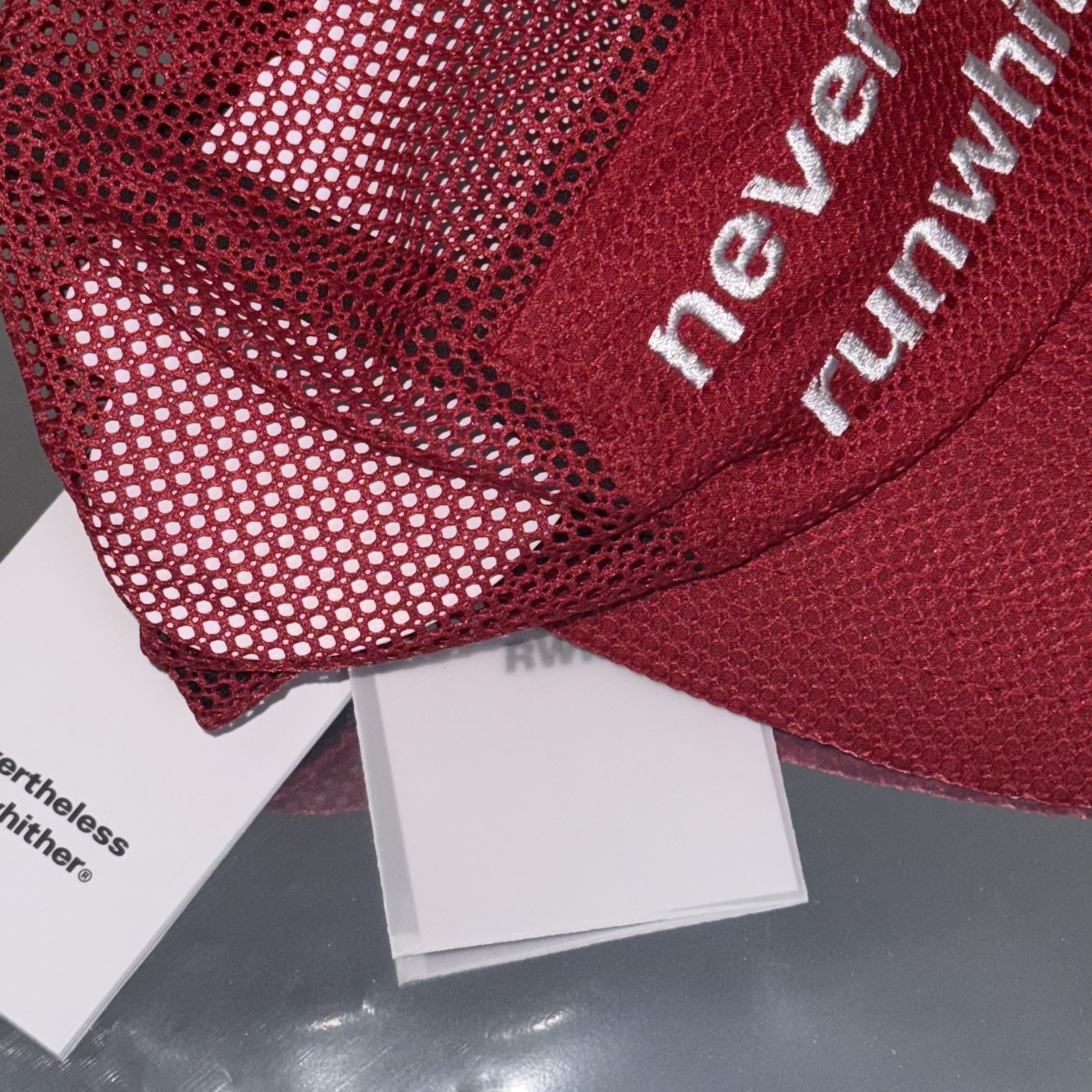 [KREAM 단독] runwhither Mesh Cap Red 착용 스타일 - 2
