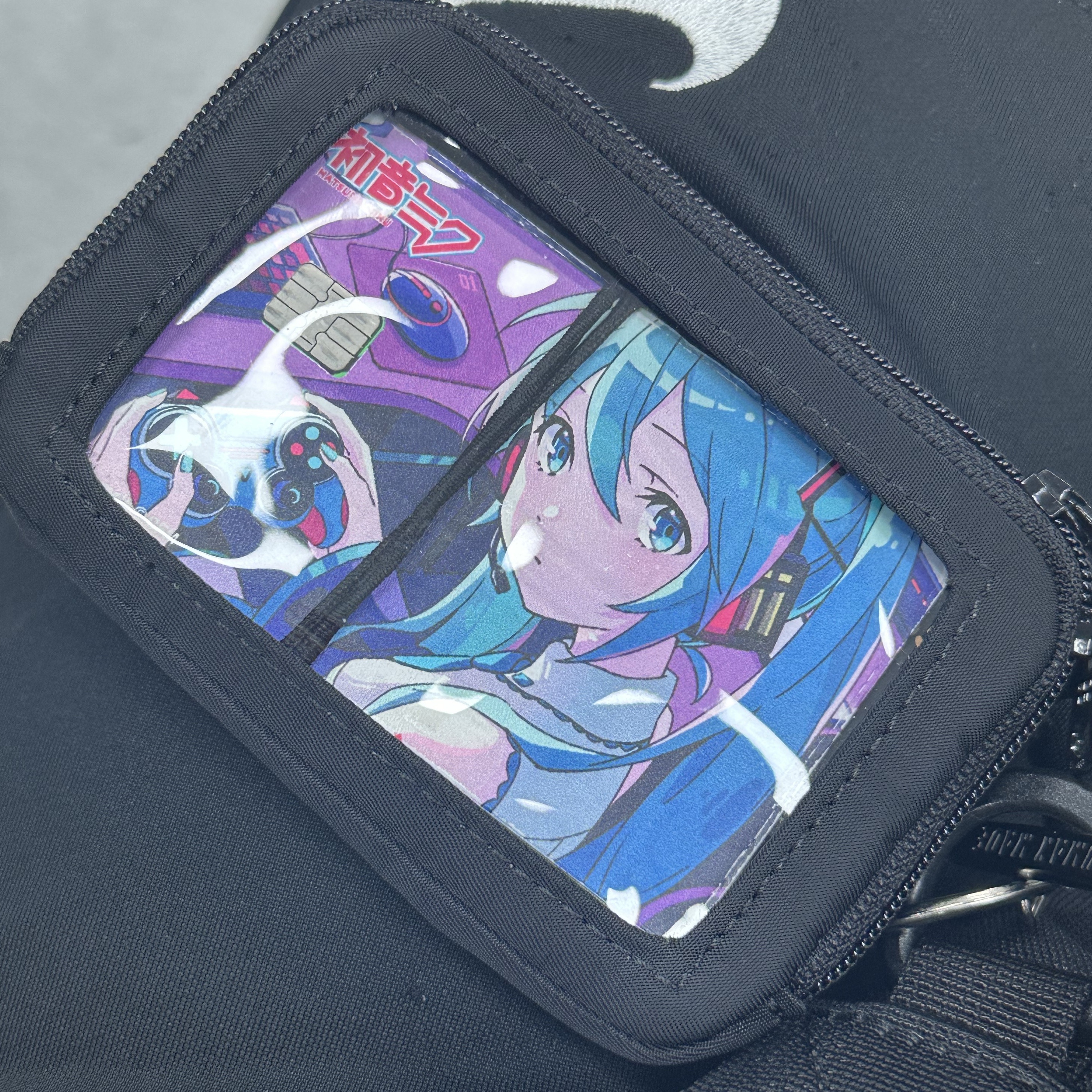 Human Made Military Card Case Black, Supreme Messenger Bag Black - 24FW 착용 스타일 - 2