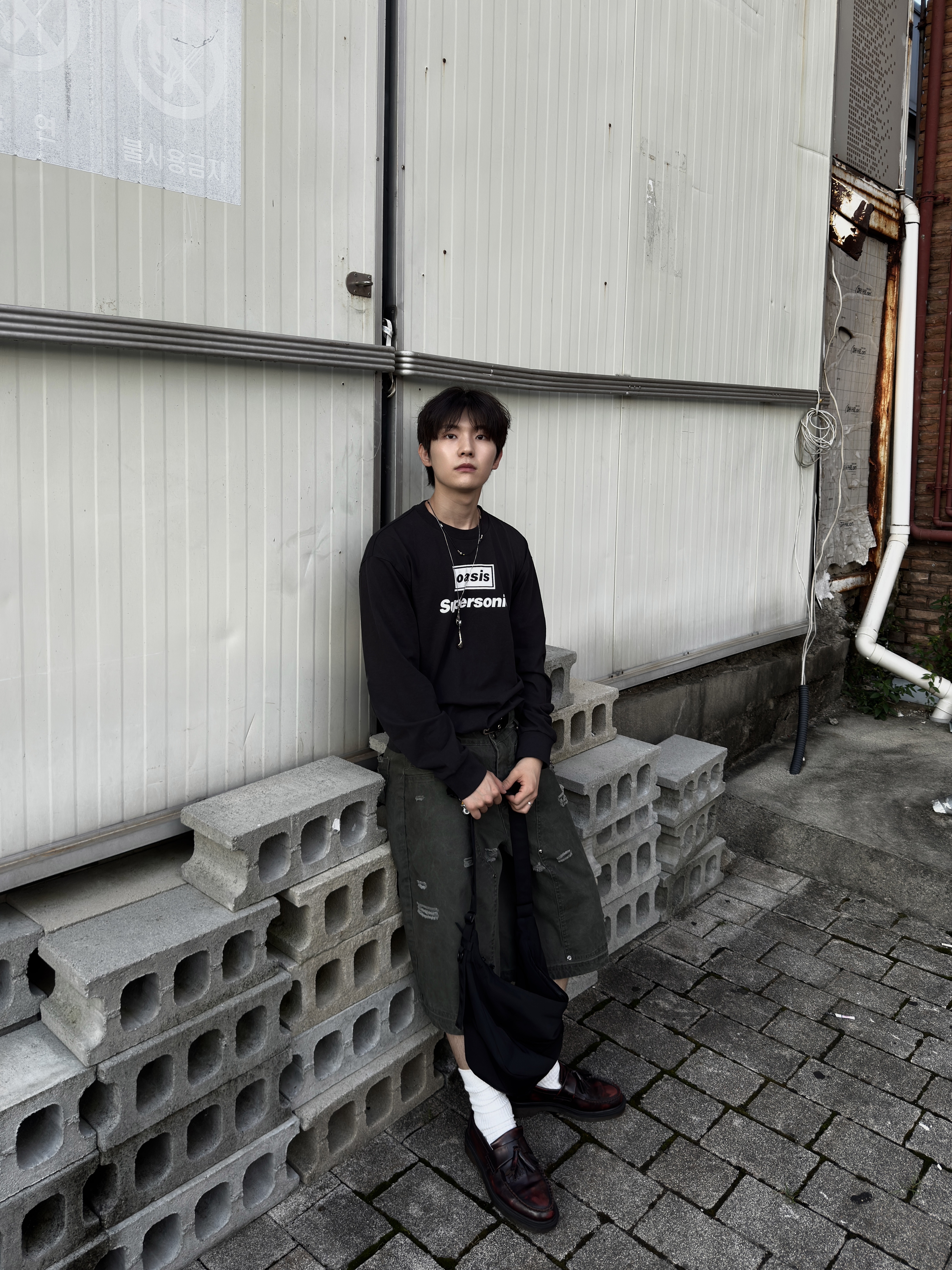 Human Made Animal Keyring Silver, Dr. Martens Adrian Arcadia Leather Loafers Cherry Red 착용 스타일 - 4