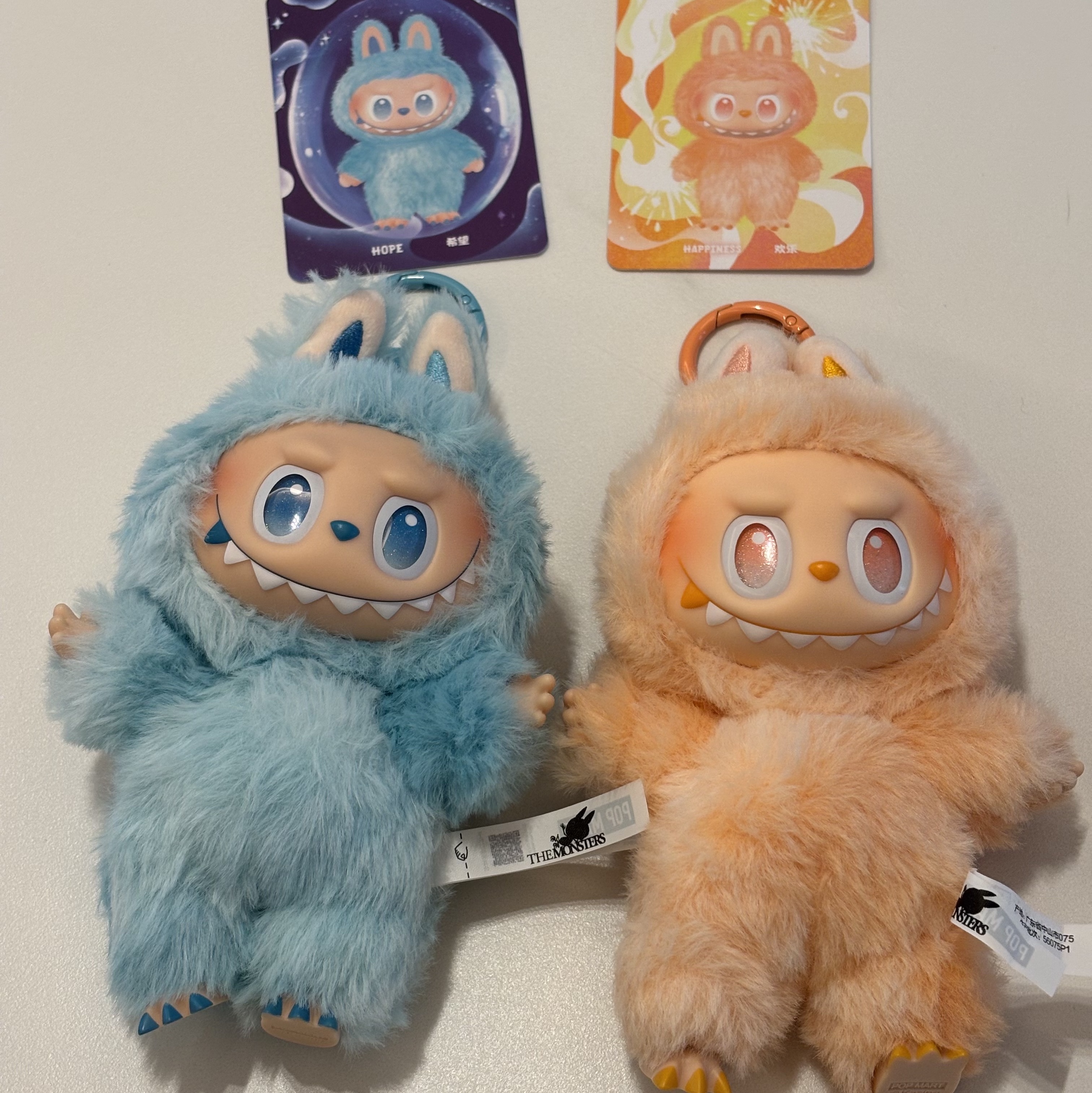 Pop Mart Labubu The Monsters Highlight Series Sealed Case (Bundle of 2/1 Blind Box) 착용 스타일