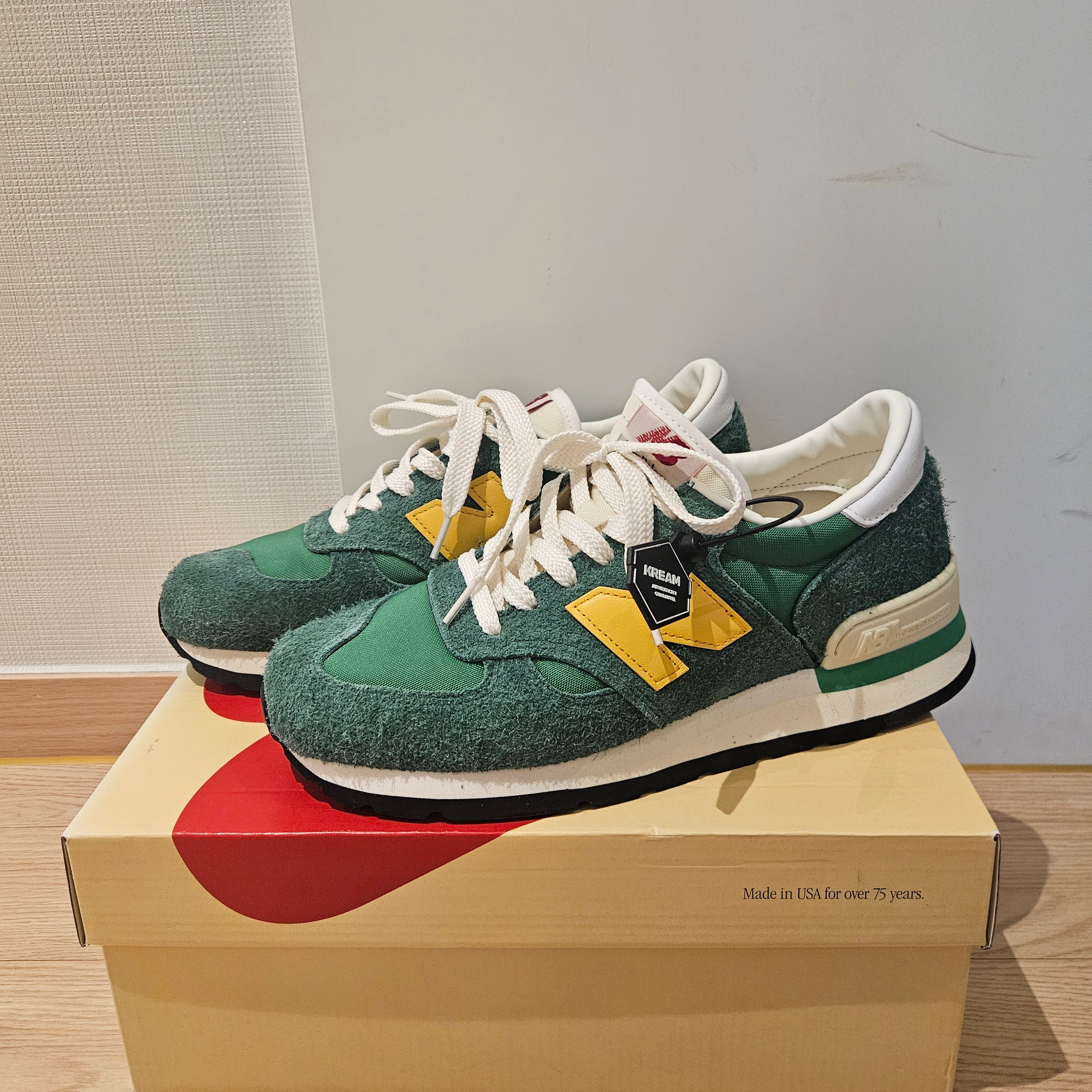 New Balance 990v1 Made in USA Green Gold 착용 스타일 - 2