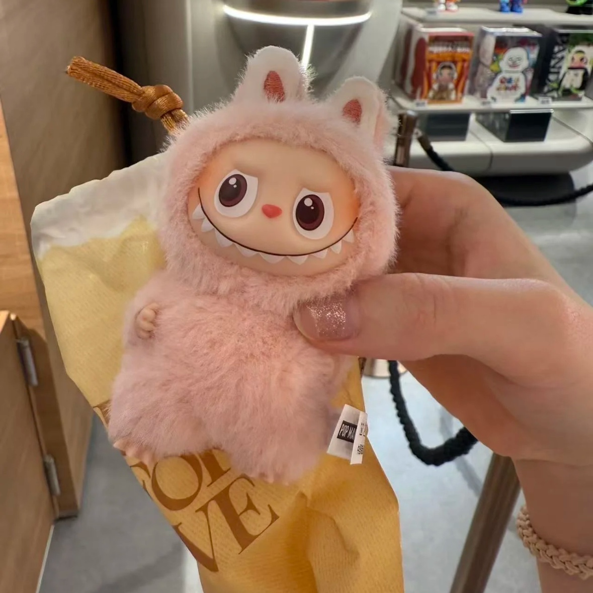 Pop Mart Labubu The Monsters Pin For Love Series Vinyl Plush Pendant (A-M) G (Opened Case) 착용 스타일