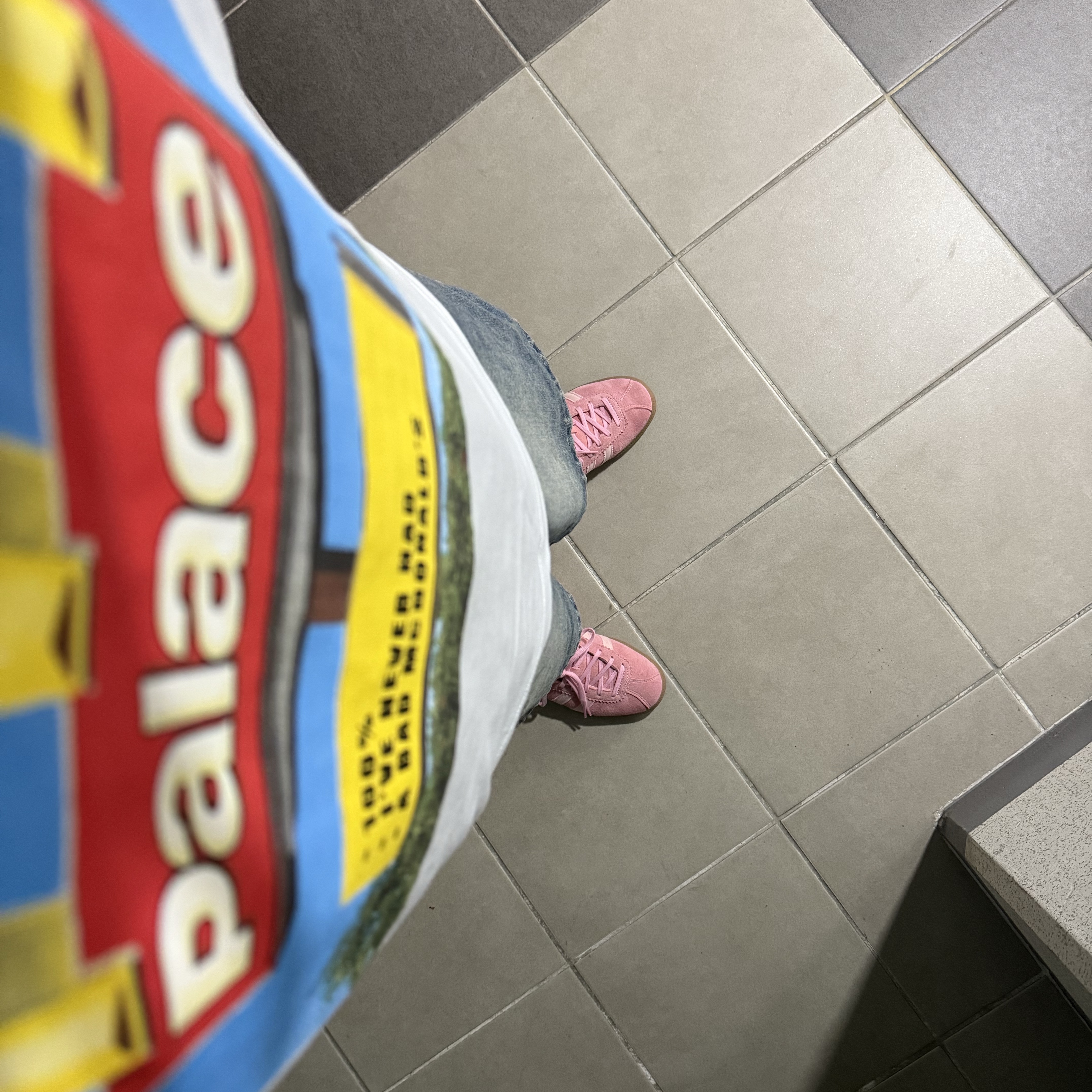 Palace x McDonald's Sign T-Shirt White - 23FW, Adidas Bermuda Glow Pink 착용 스타일