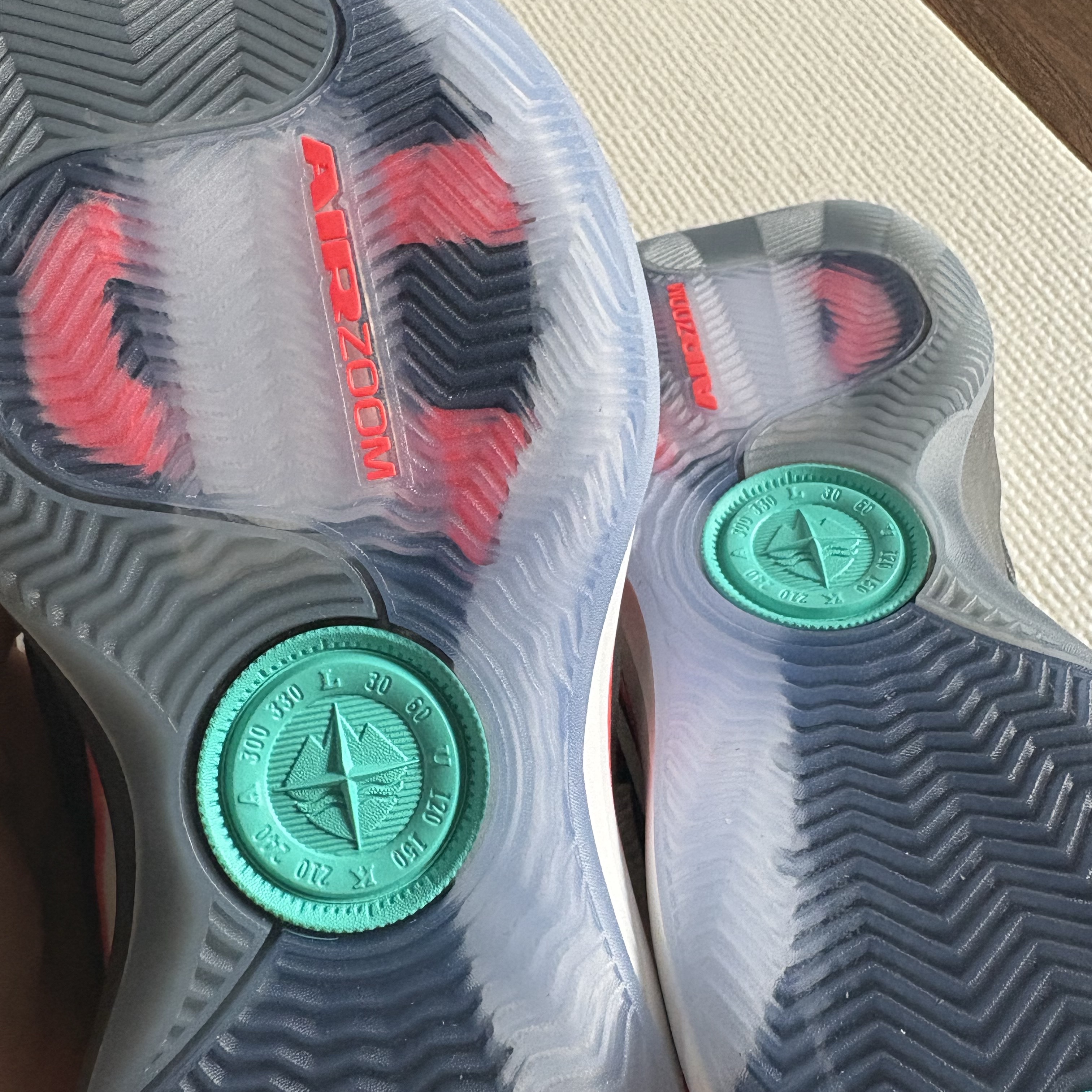 Jordan Luka 4 PF Bloodline Black Summit White 착용 스타일 - 2