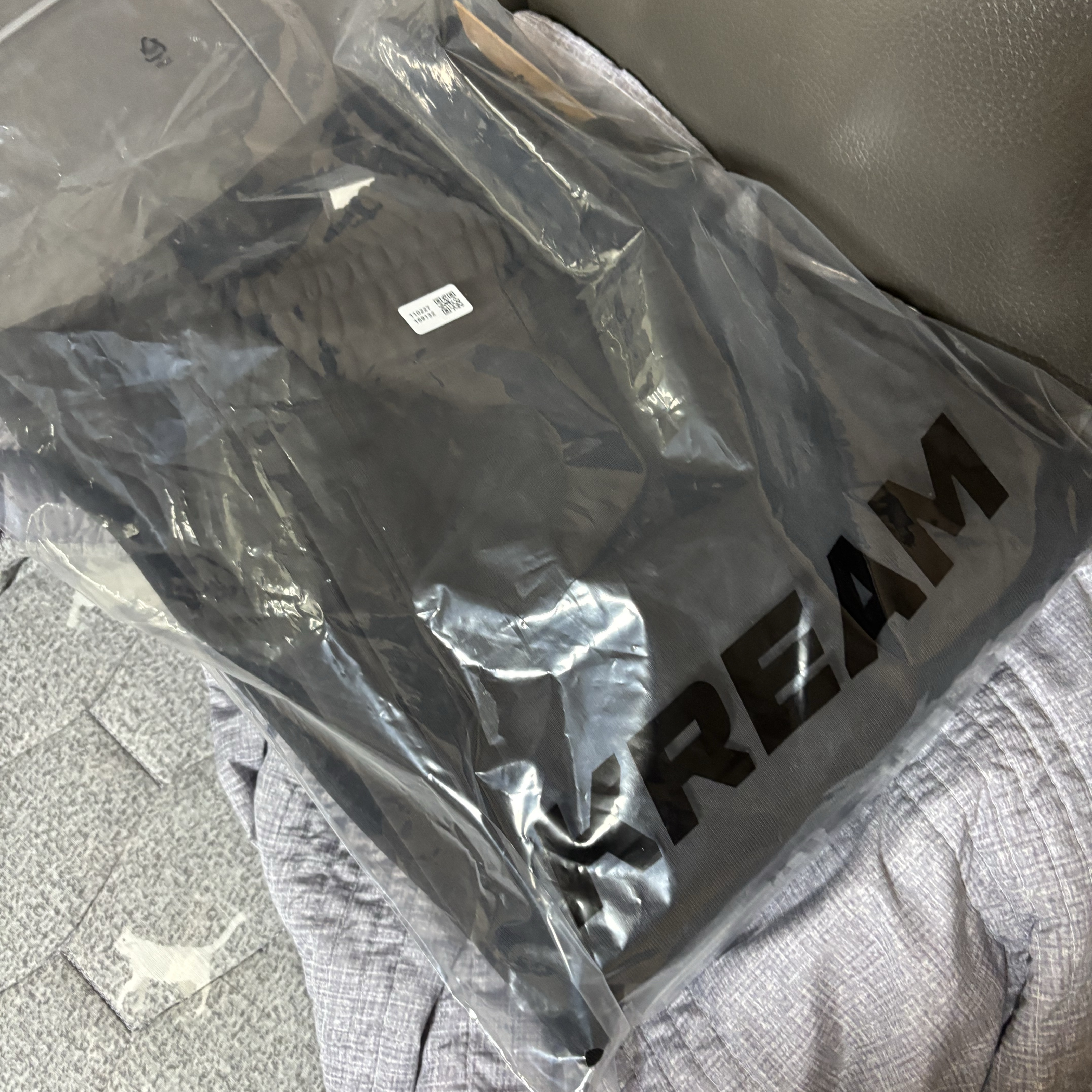 Stussy Stock Logo Sweatpants Washed Black 착용 스타일