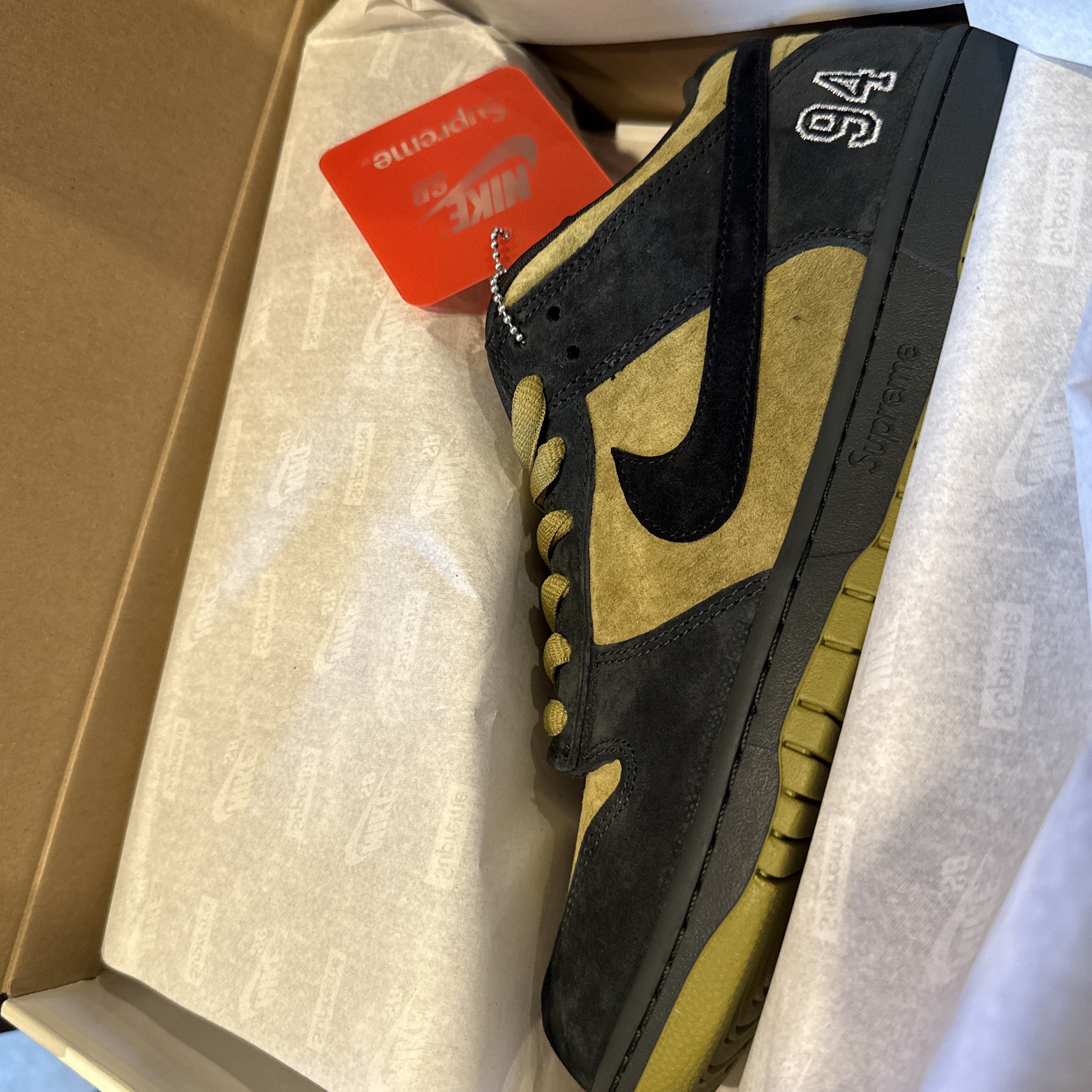 Nike x Supreme SB Dunk Low Camper Green 착용 스타일