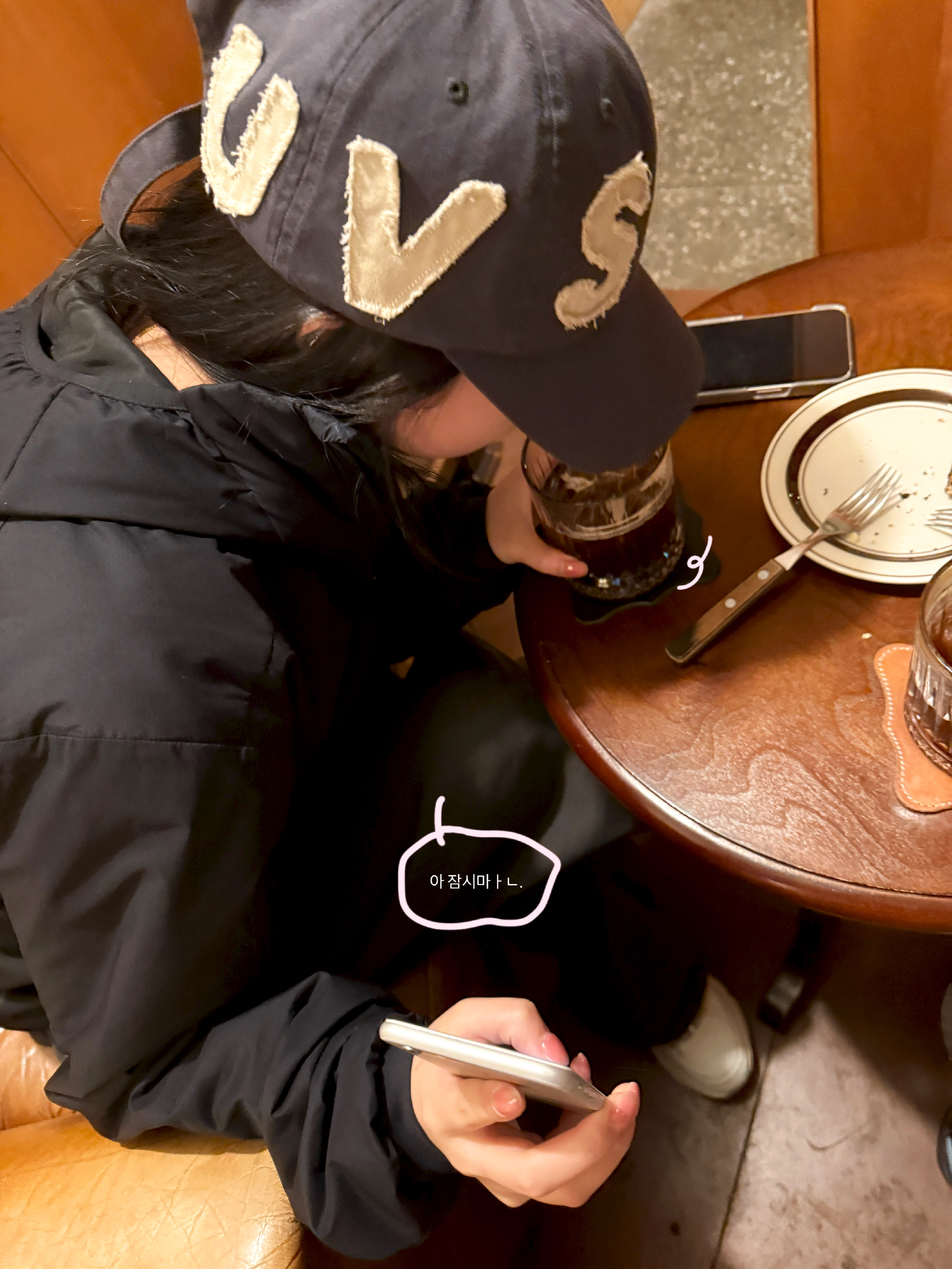 Sunlove Cut Off Capital Cap Charcoal, Arc'teryx Atom Hoody Black 착용 스타일 - 3