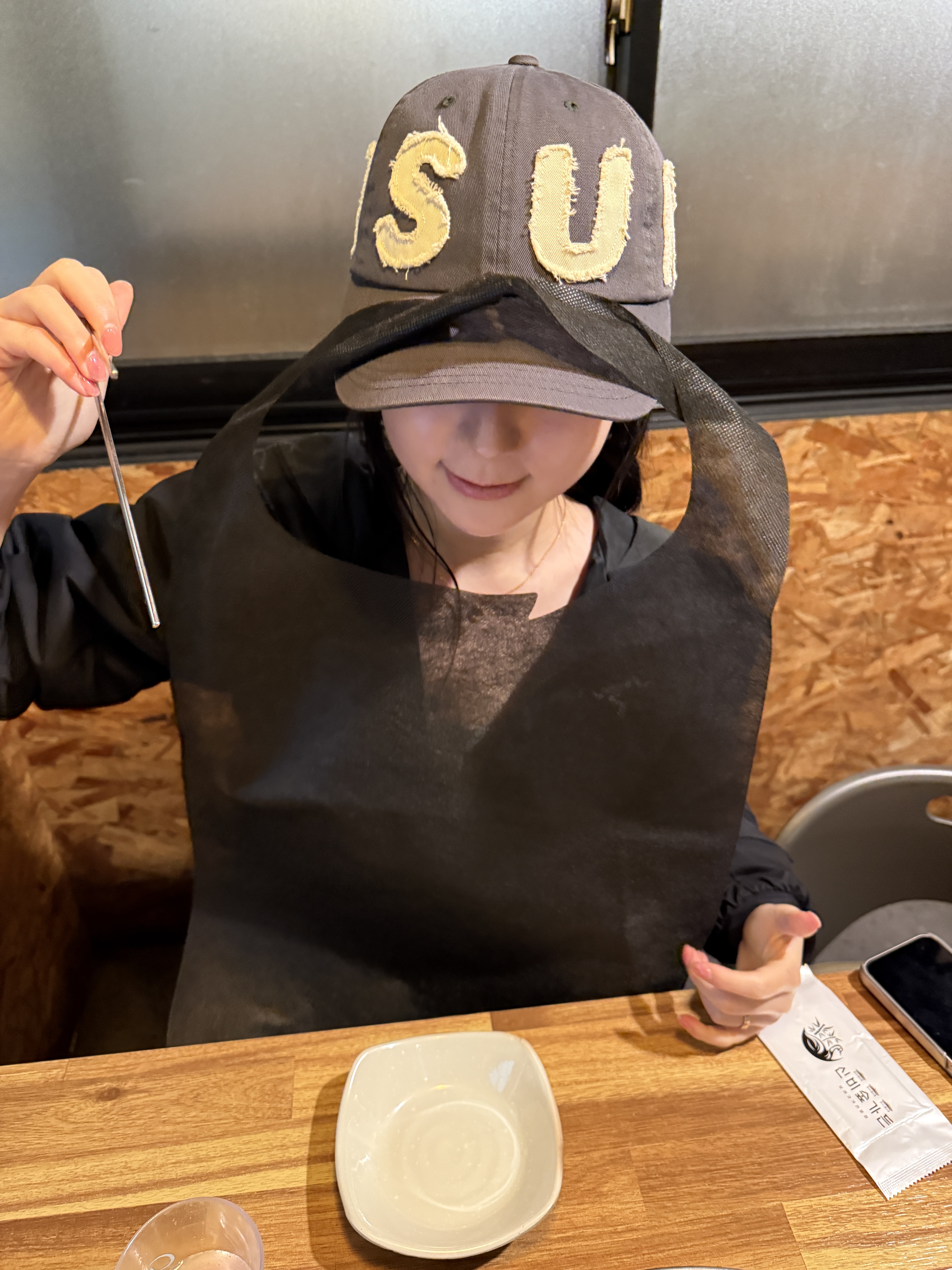 Sunlove Cut Off Capital Cap Charcoal, Arc'teryx Atom Hoody Black 착용 스타일 - 4