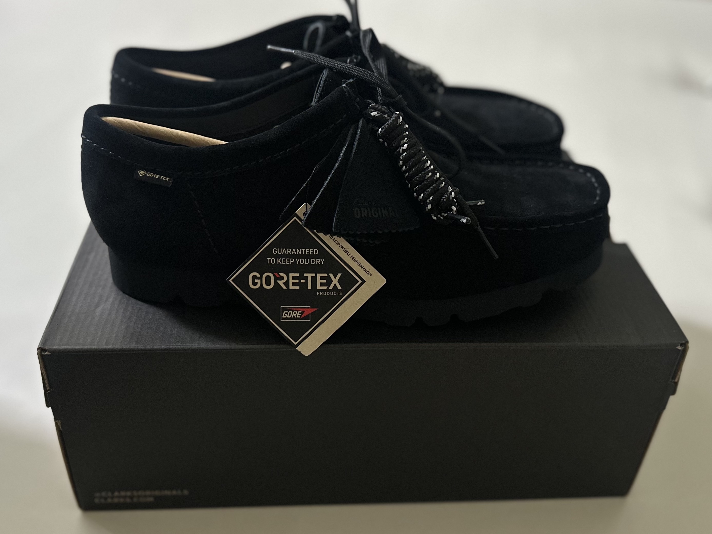Clarks Wallabee Gore-Tex Black Suede 착용 스타일