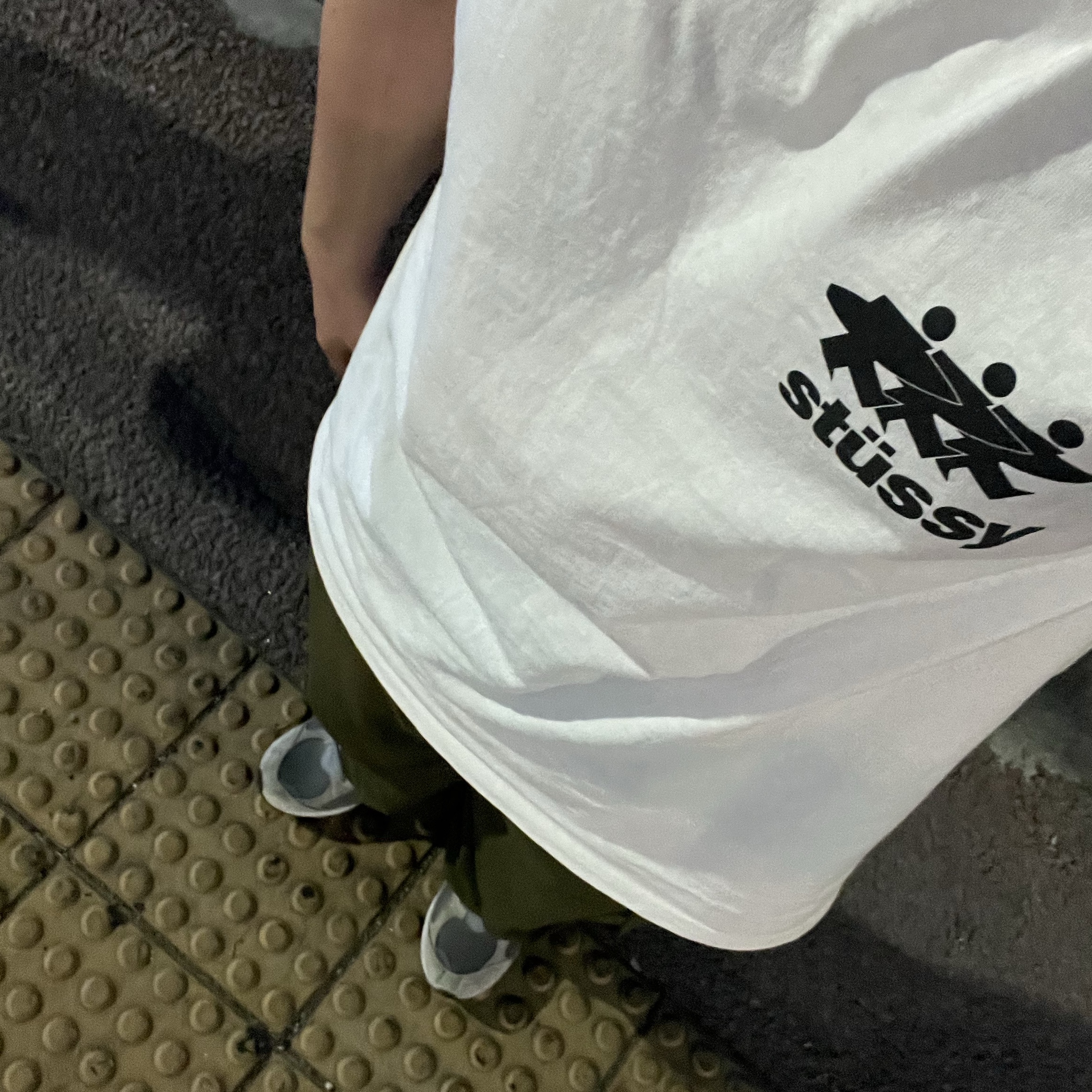 Stussy Surfwalk T-Shirt White 착용 스타일