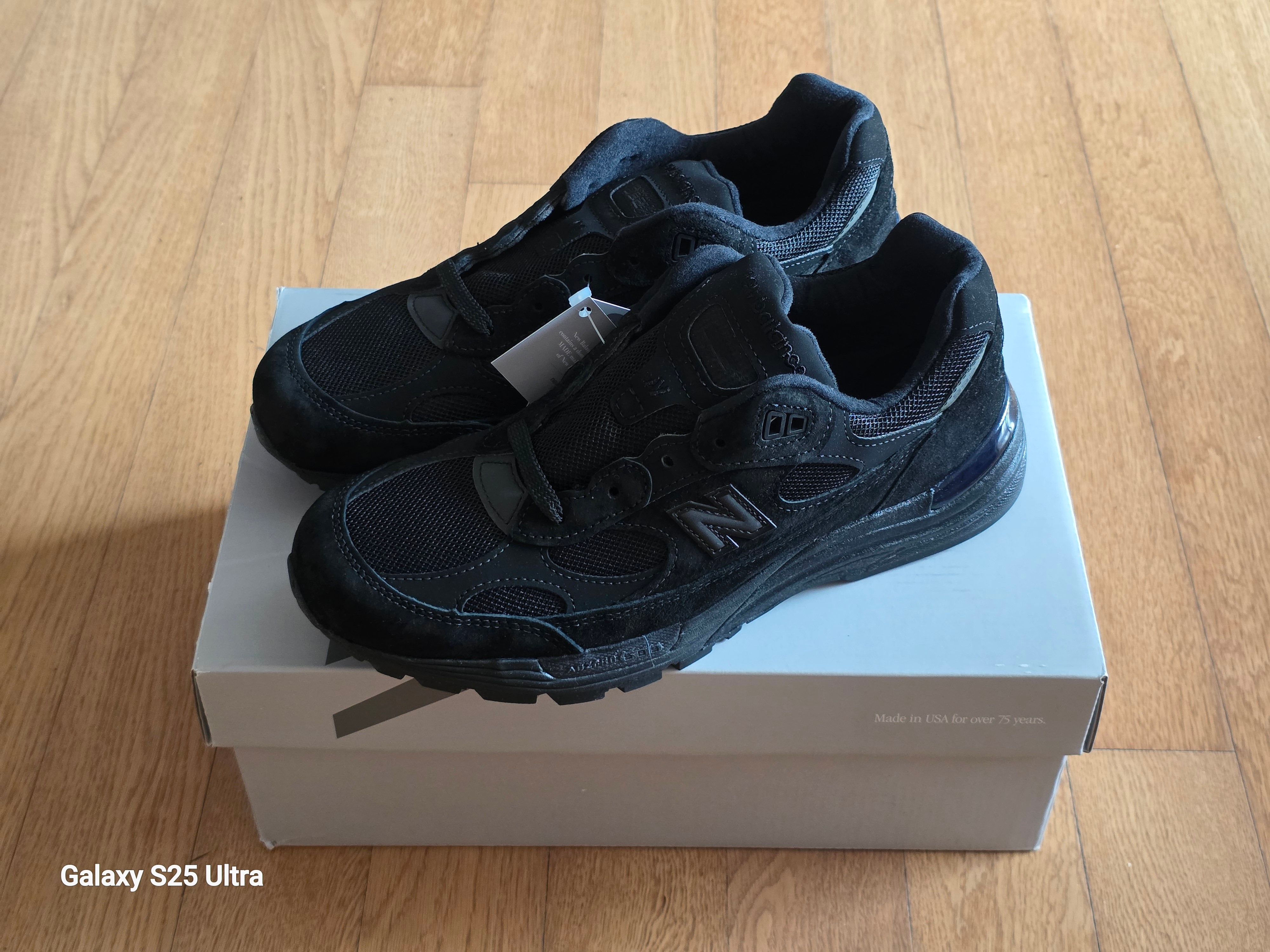 New Balance 992 Made in USA Core Black 착용 스타일 - 2