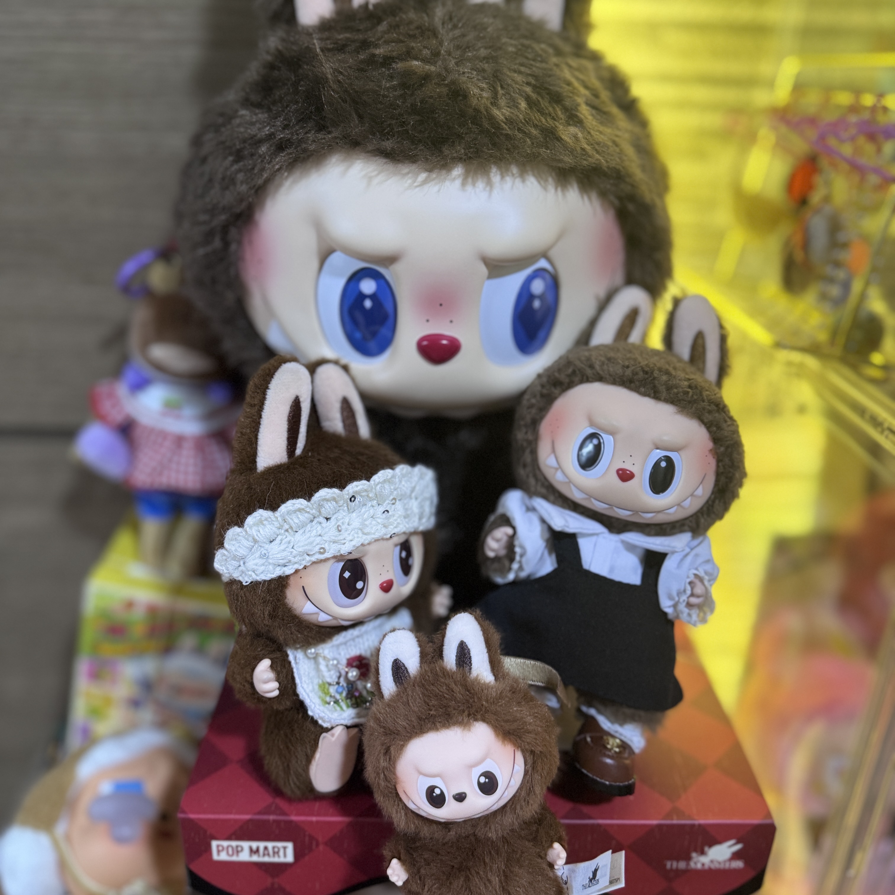 Pop Mart Labubu The Monsters Pin For Love Series Vinyl Plush Pendant (A-M) L (Opened Case), Pop Mart Labubu Let's Play Together Doll Series Duoduo Keyring (Opened Case) 착용 스타일