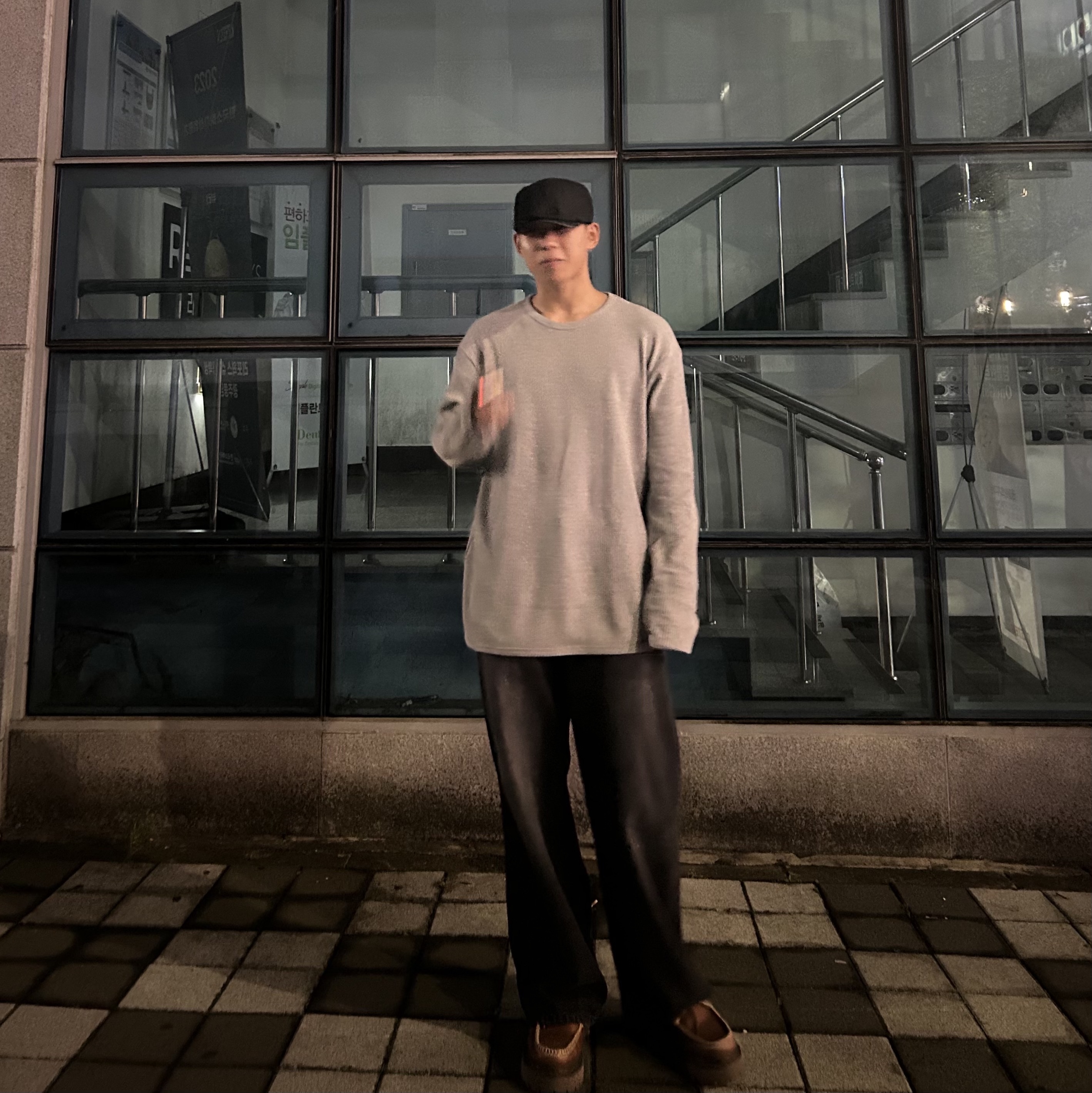 MJD Waffle Finger Hole Long Sleeve T-Shirt Grey, LOSTGARDEN Harbor Brown 착용 스타일