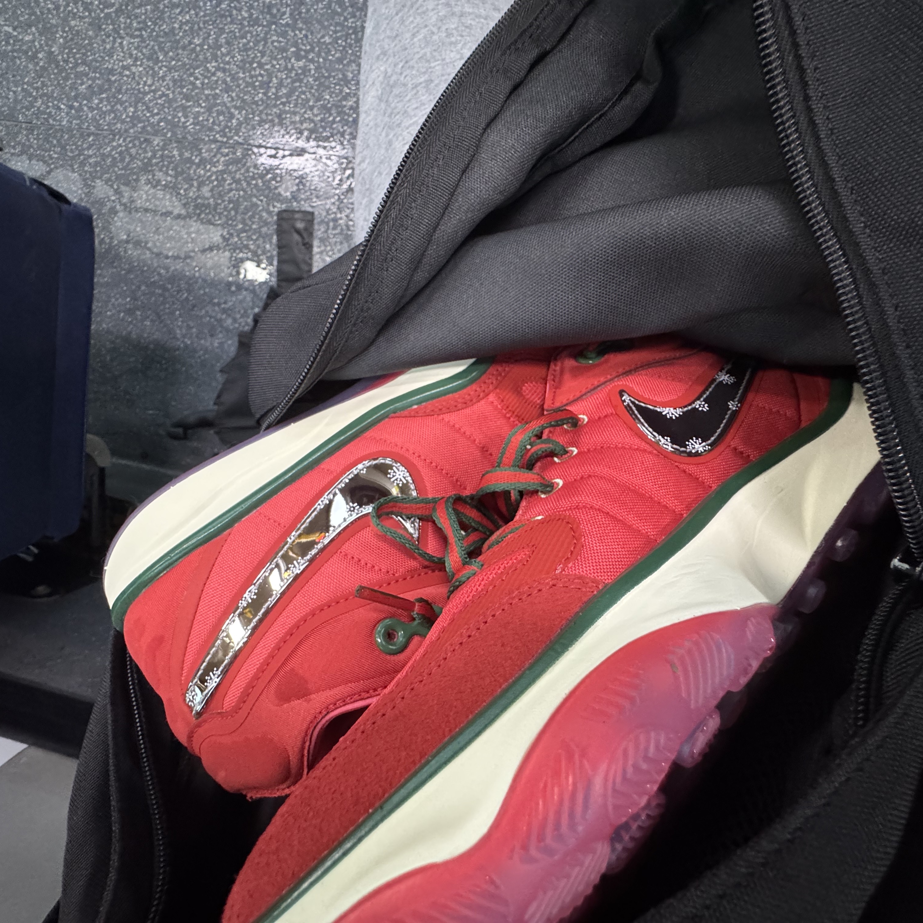 Nike Air Zoom GT Hustle 2 EP Track Red Metallic Silver 착용 스타일