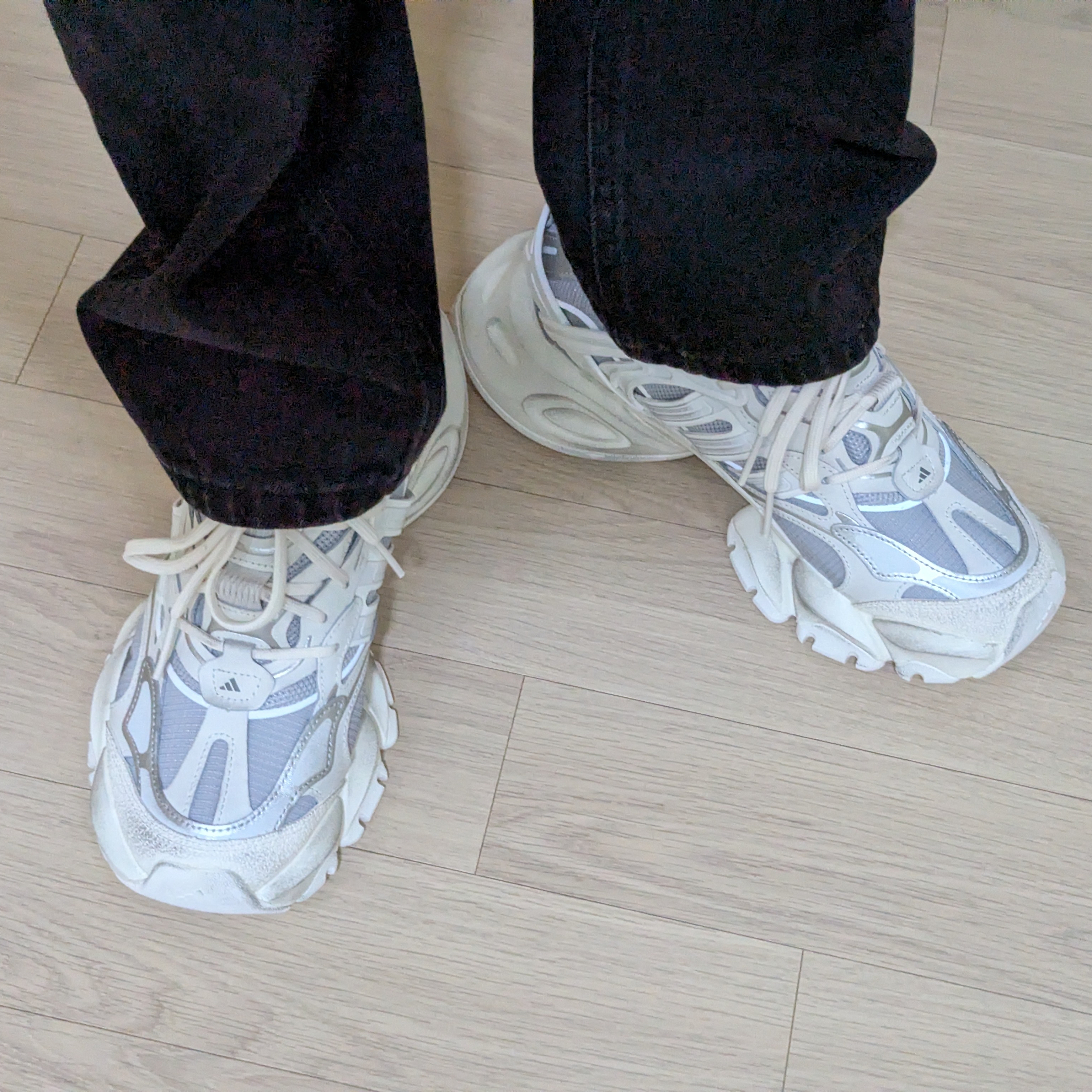 Adidas Vento XLG Deluxe Sneakers Core White Silver Metallic 착용 스타일 - 2