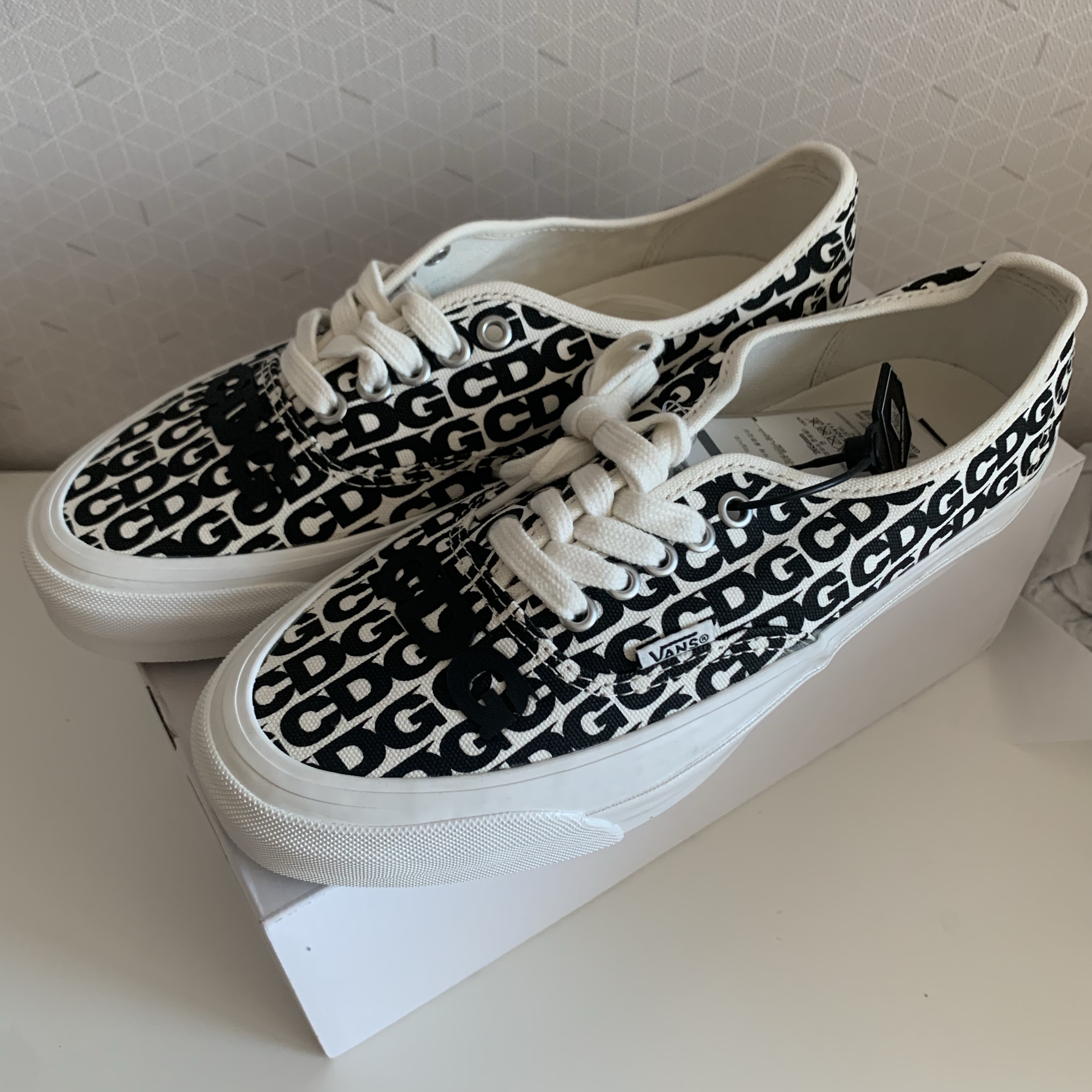 Vans x CDG OTW Authentic White Black 착용 스타일 - 2