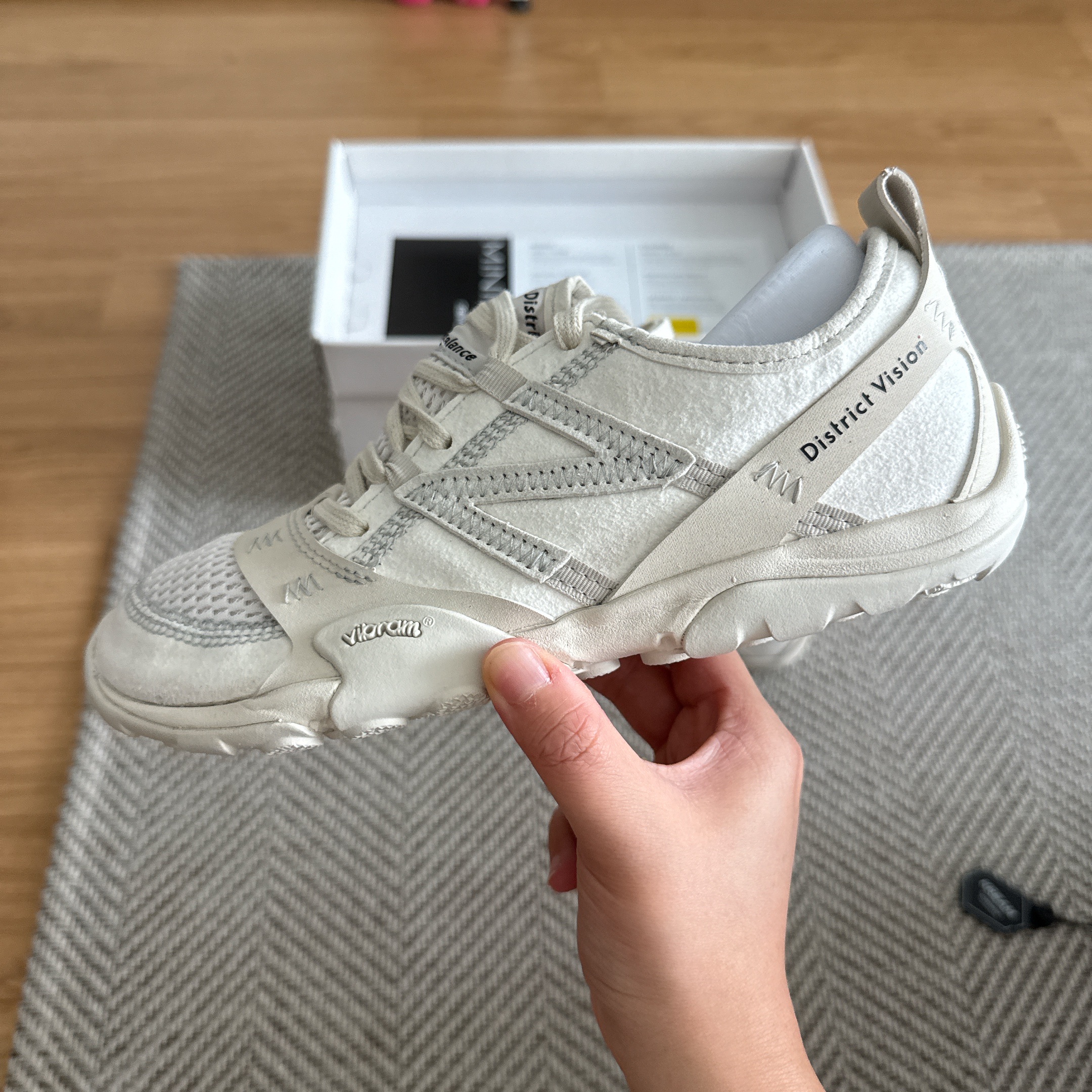 New Balance x District Vision MT10O Cloud Dancer 착용 스타일 - 1