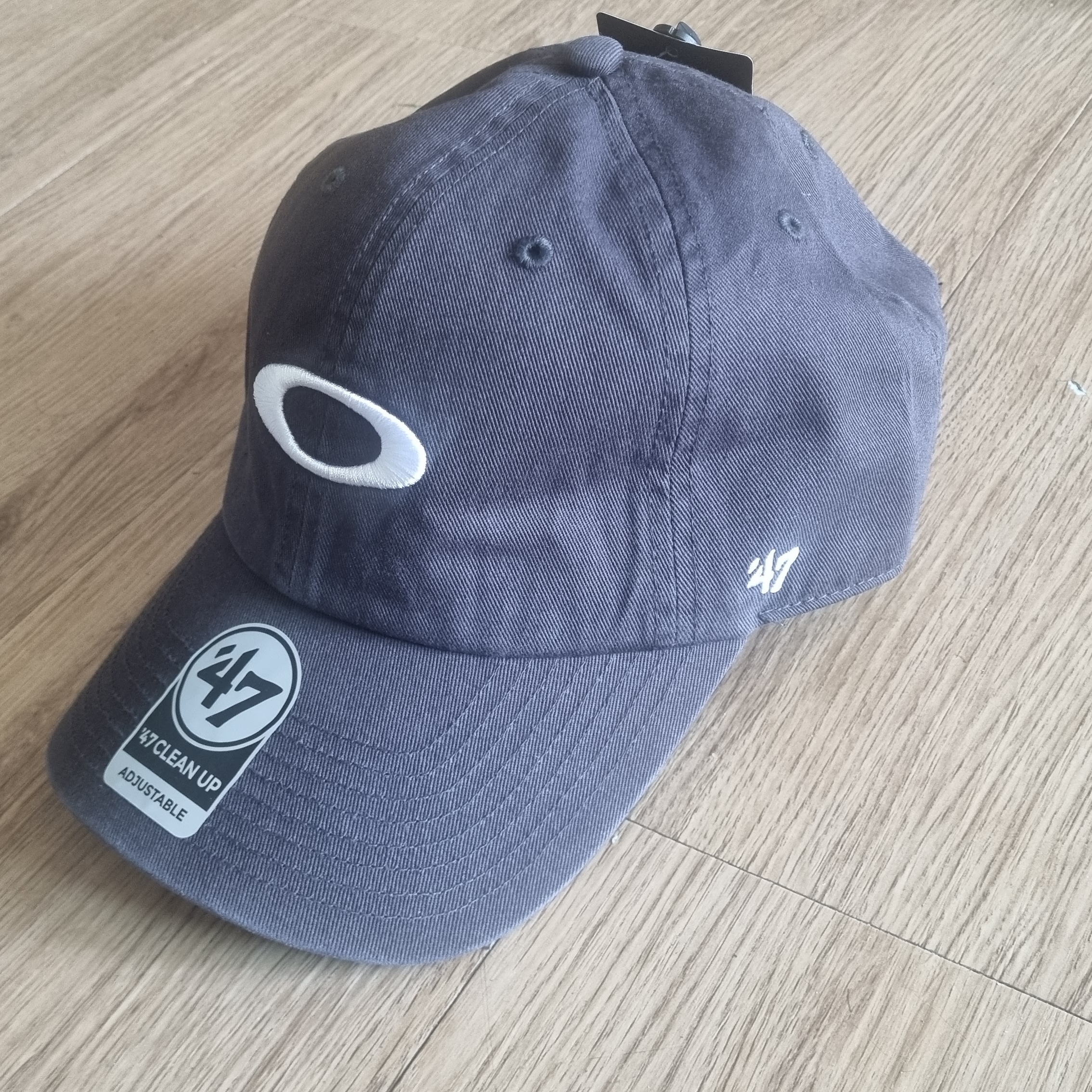 Oakley Remix Dad Hat Blackout 착용 스타일